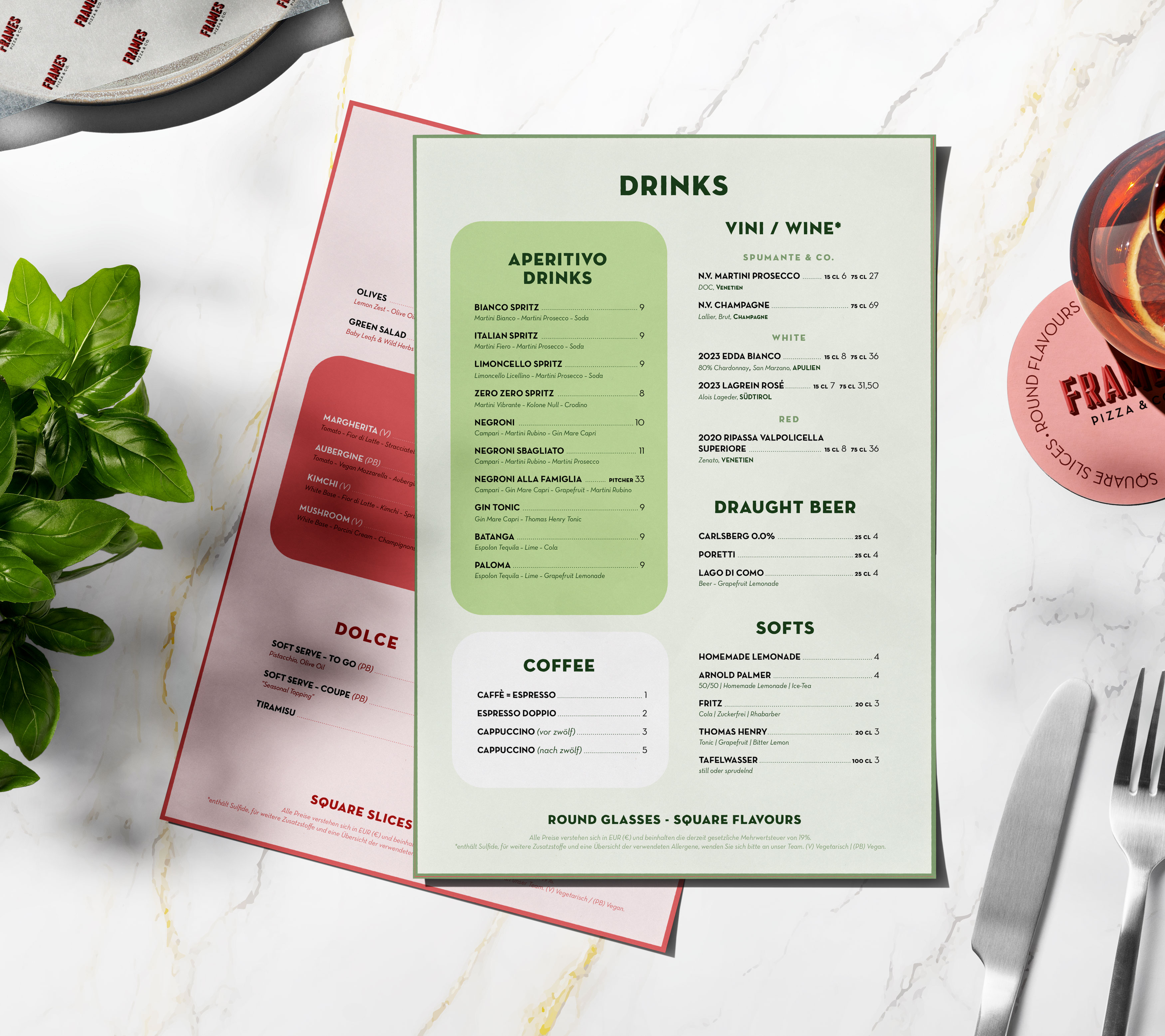 Menükarte im Corporate Design von Frames Pizza Slices – klare Typografie und strukturierter Layoutaufbau im Deli-Stil