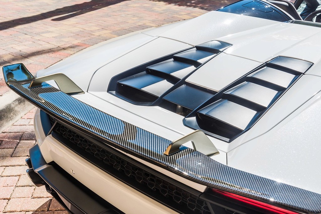 Lamborghini Huracan White on Black