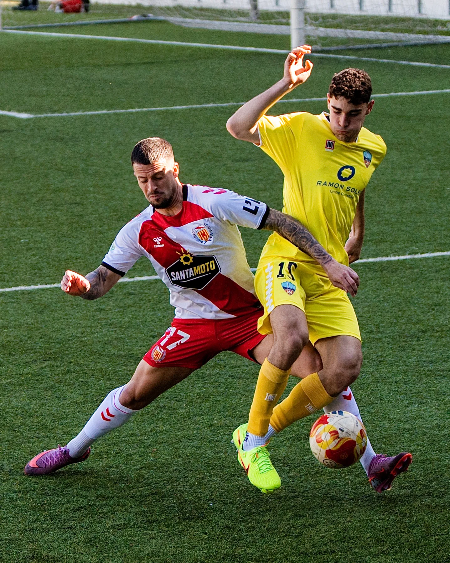 Penalti o lanzamiento de falta en el Hospitalet FC vs Lleida FC, Nolan Pardo fotógrafo