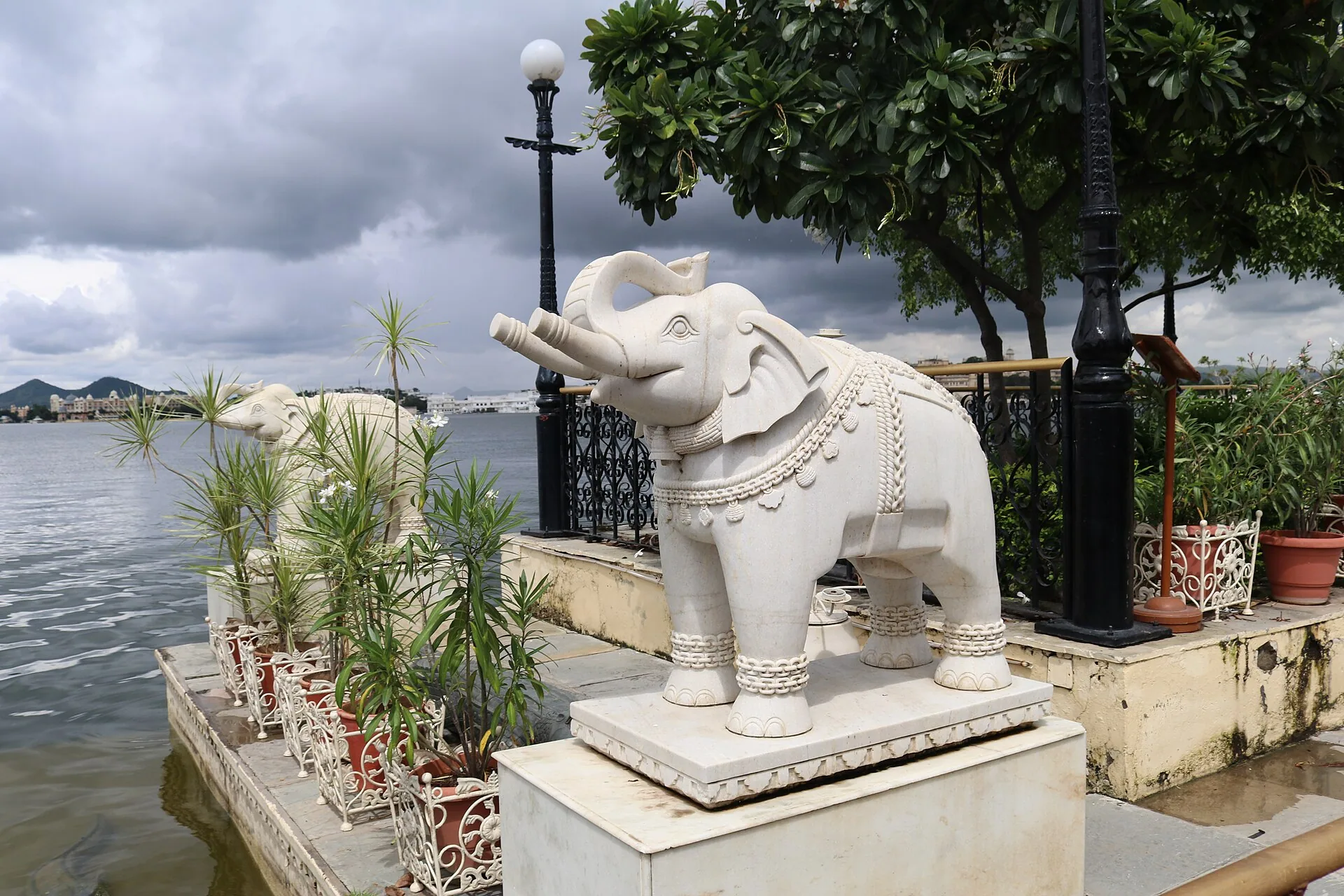 Jagmandir Island Palace