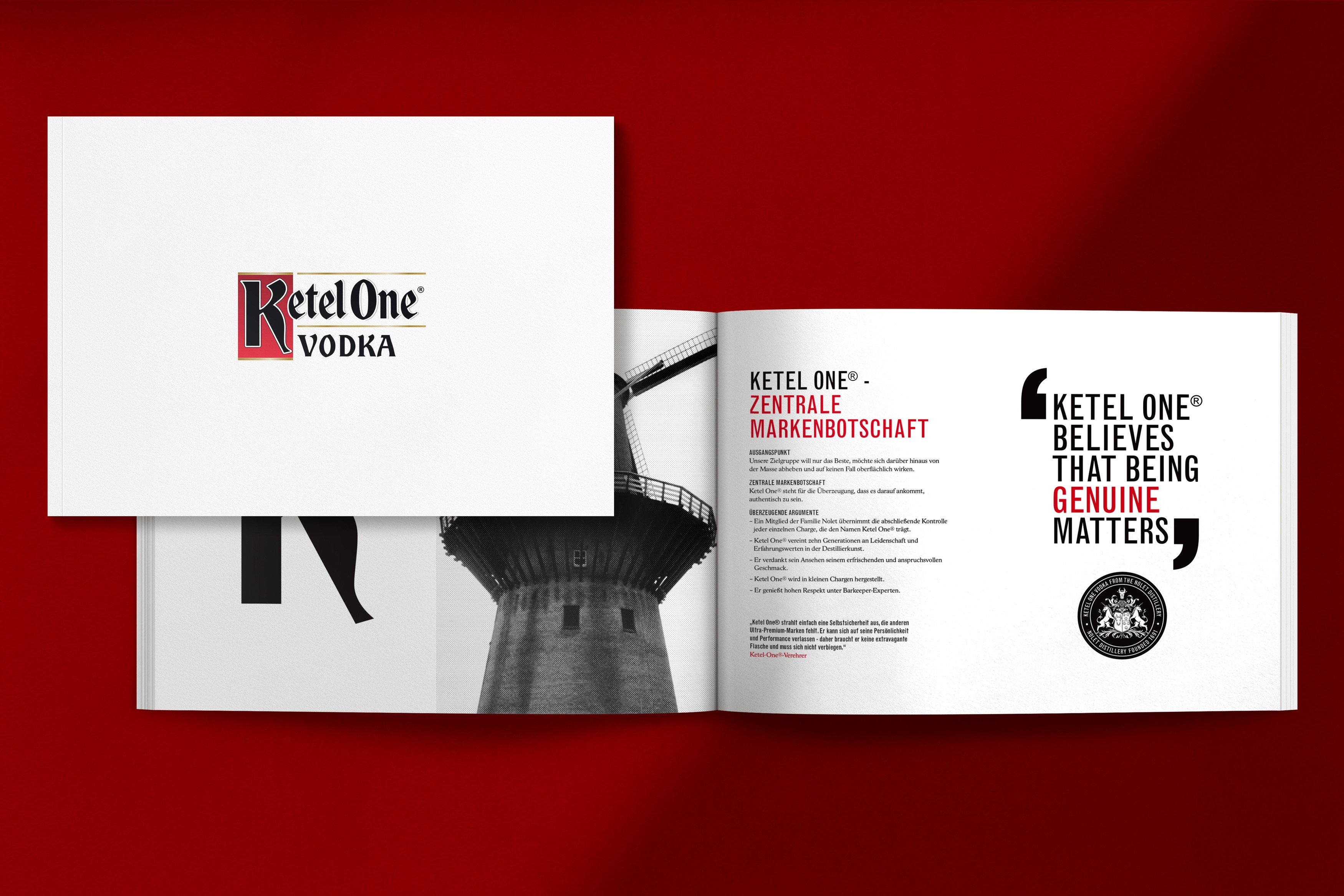 Aufsicht der gedruckten Ketel One Broschüre – hochwertige Verarbeitung und präzise Umsetzung im Editorial Design