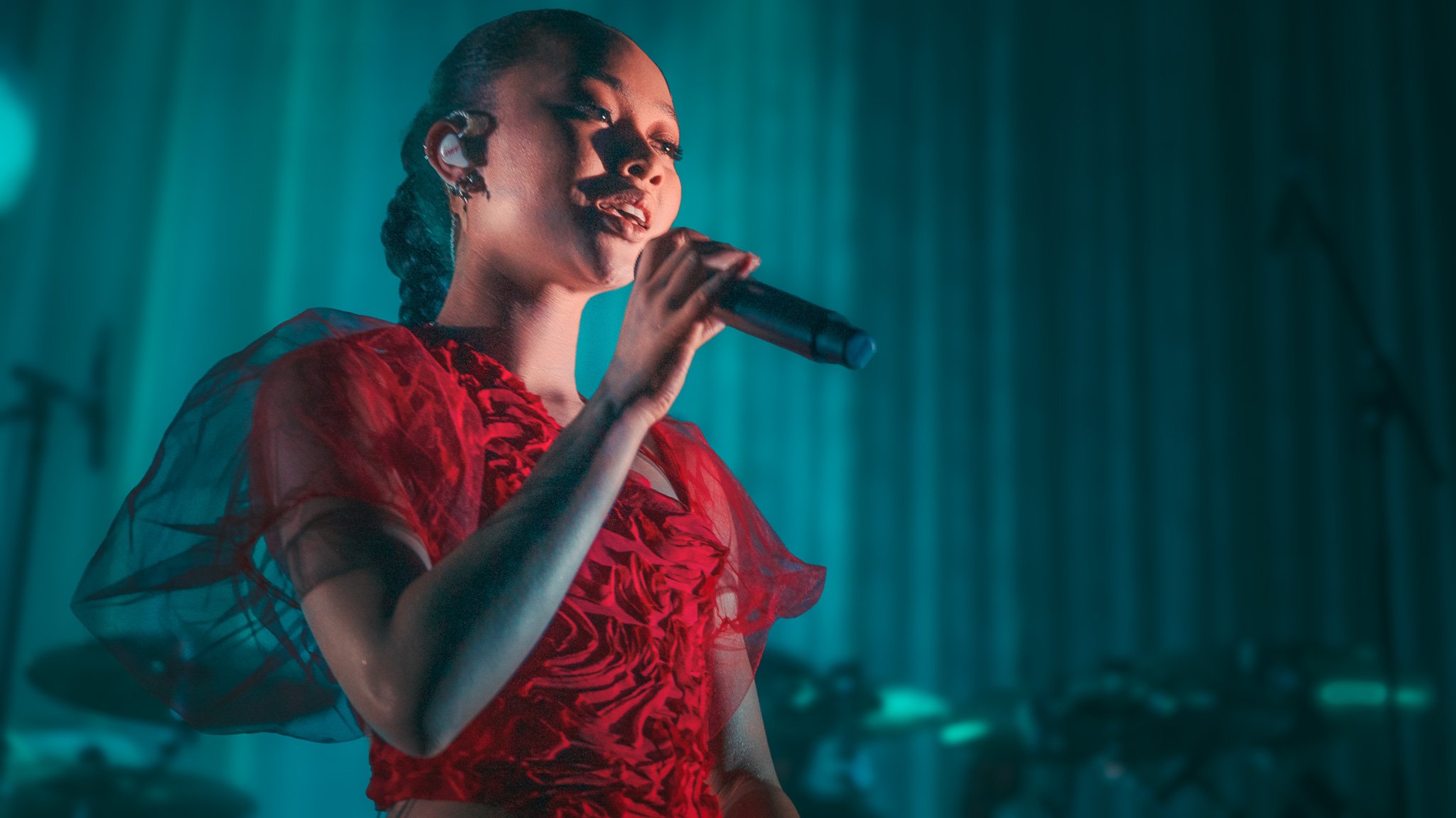 Griff Performs In Chicago at The Vic