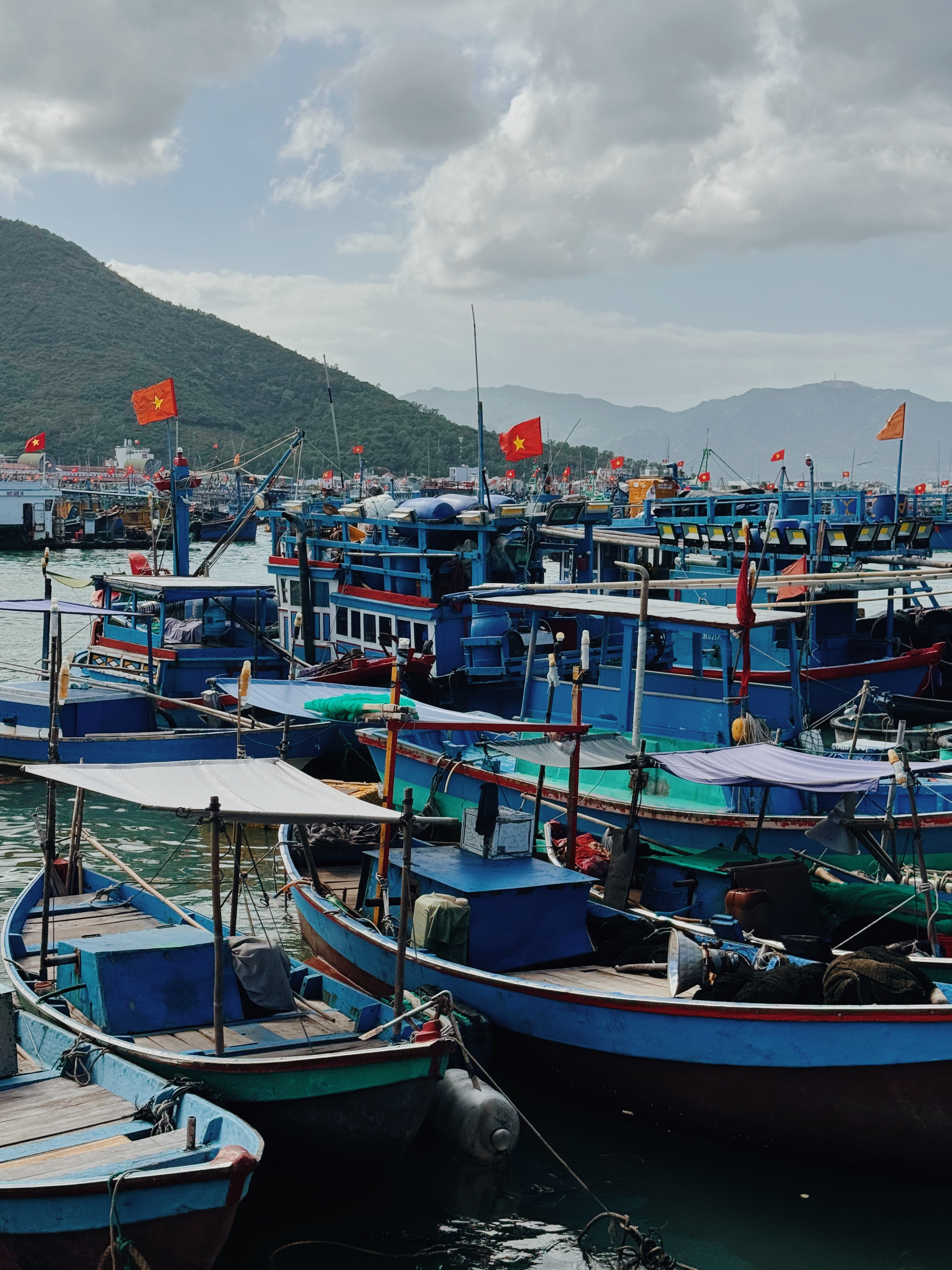 vietnam boats - visas for digital nomad