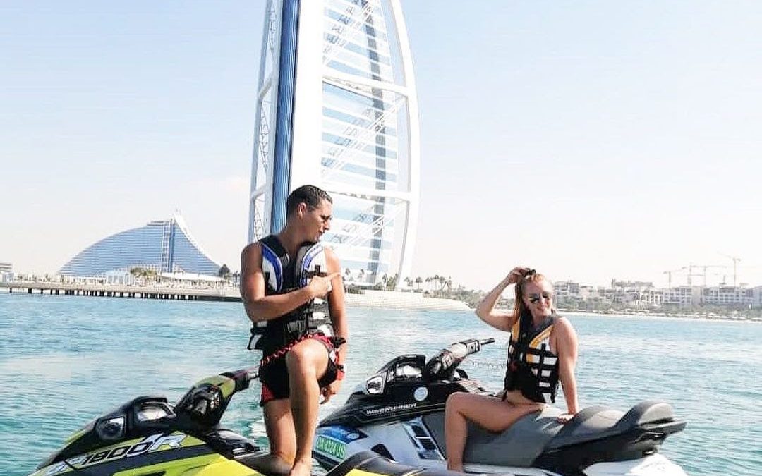 4 Ways To Thoroughly Enjoy The Cool Waves While Jet Skiing In Winter