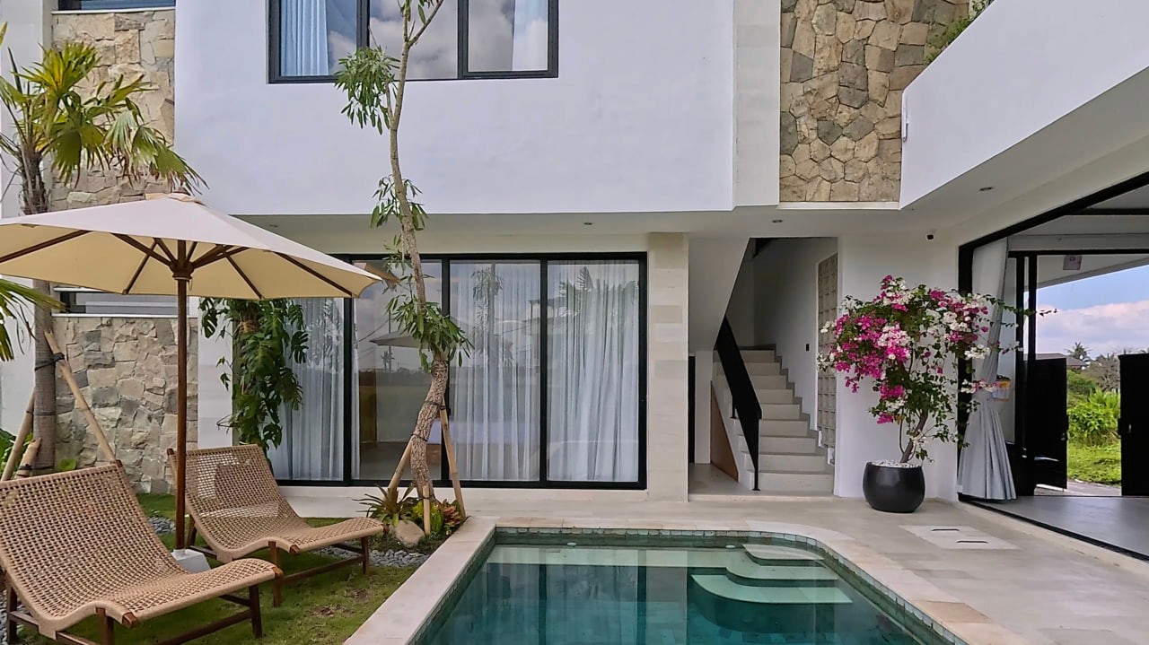 Tropical Villa Cemagi — ocean-view villa 100 m from the beach