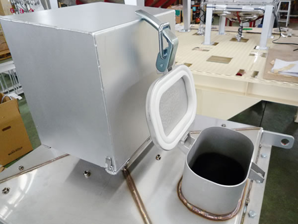 消泡剤を入れられる投入口をつけました