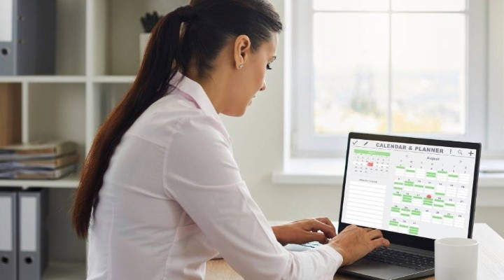 doctor working with a scheduling softwre