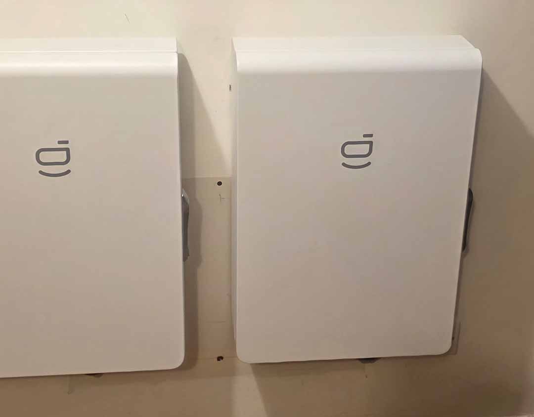 Home battery storage system installed alongside the ground-mounted solar panels to maximise self-consumption.