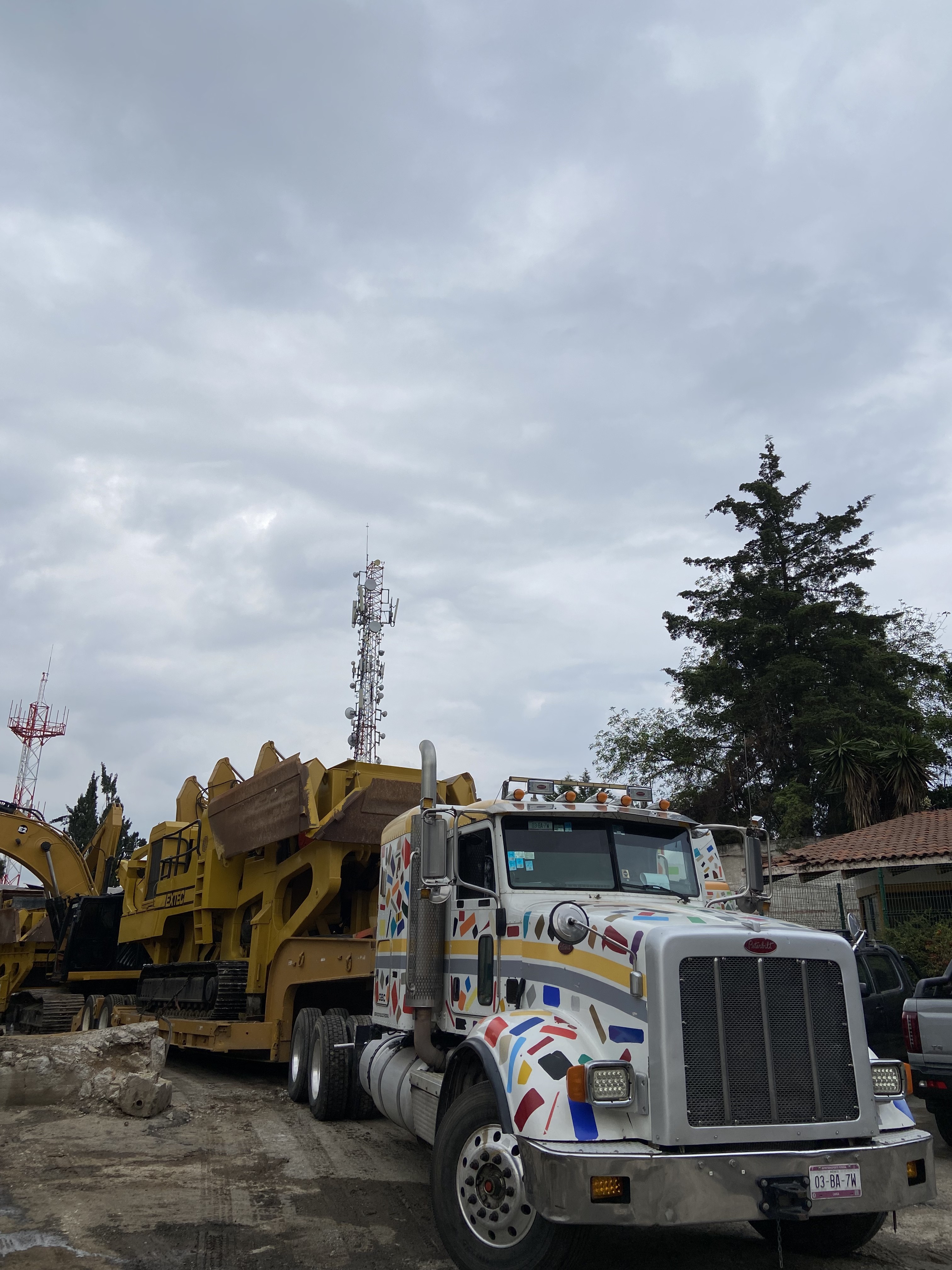 Servicio de fletes para transporte de maquinaria pesada en construcción