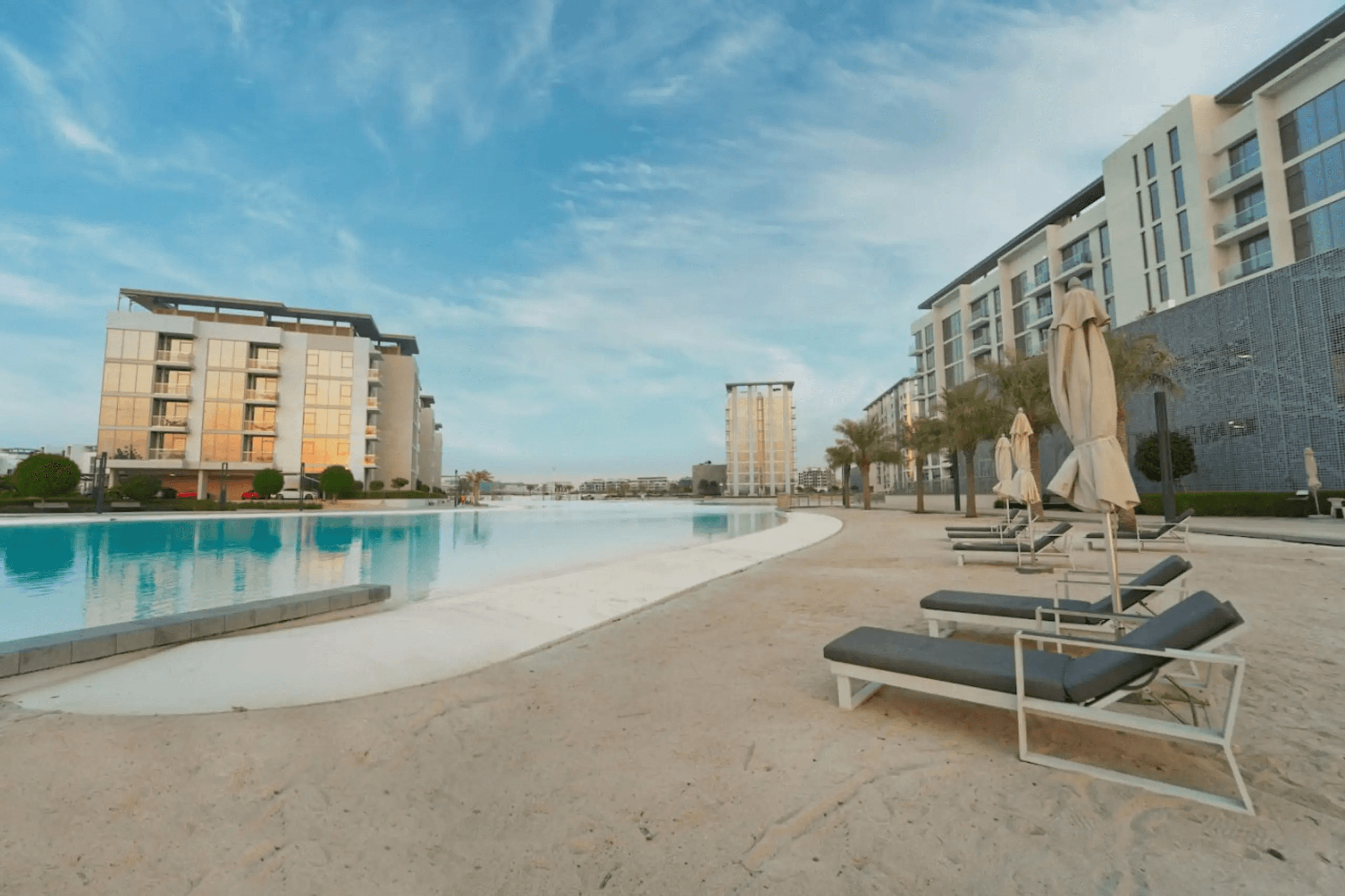 Royal Maison's Premium 2br with Lagoon Views