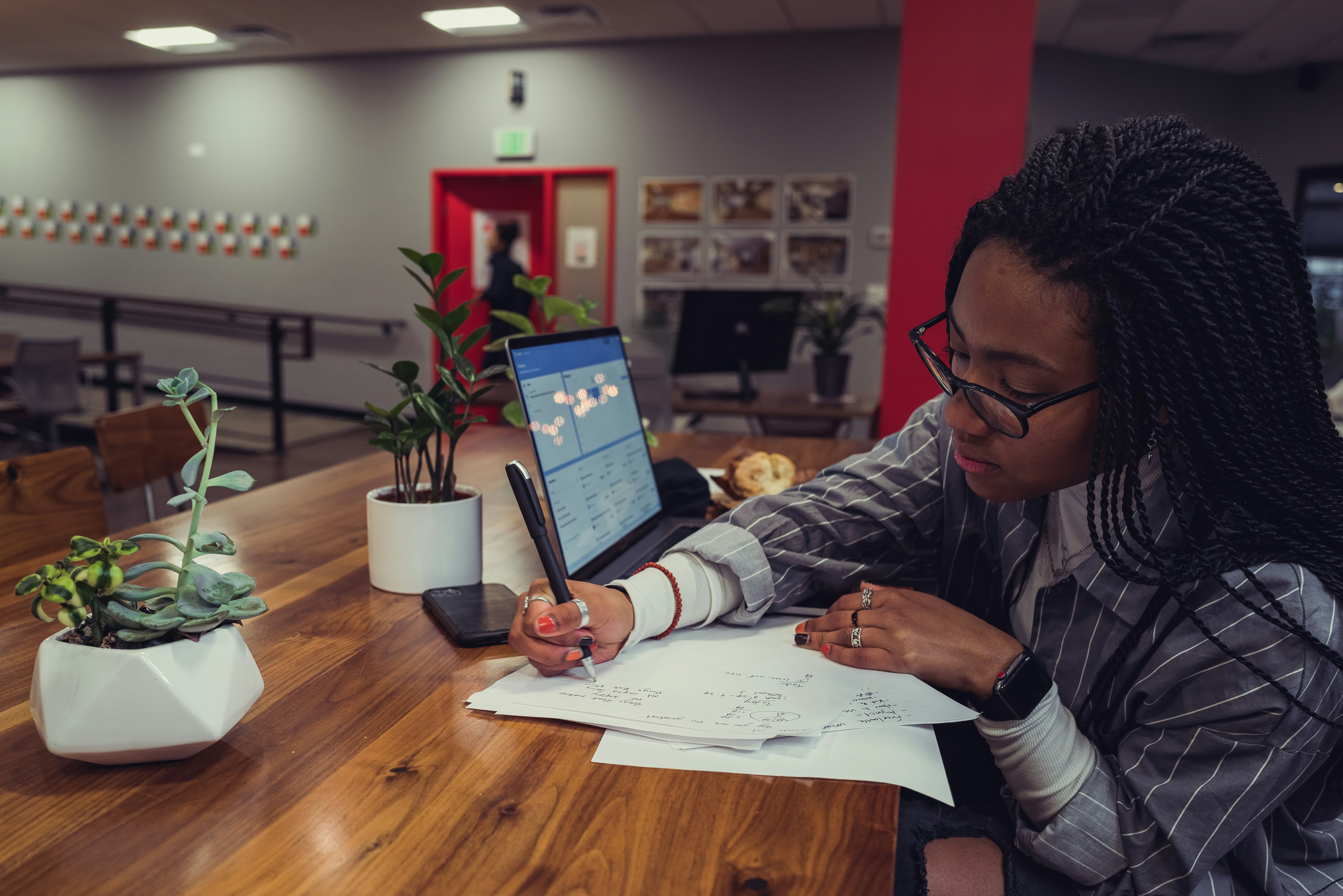 woman creating Essay Outline