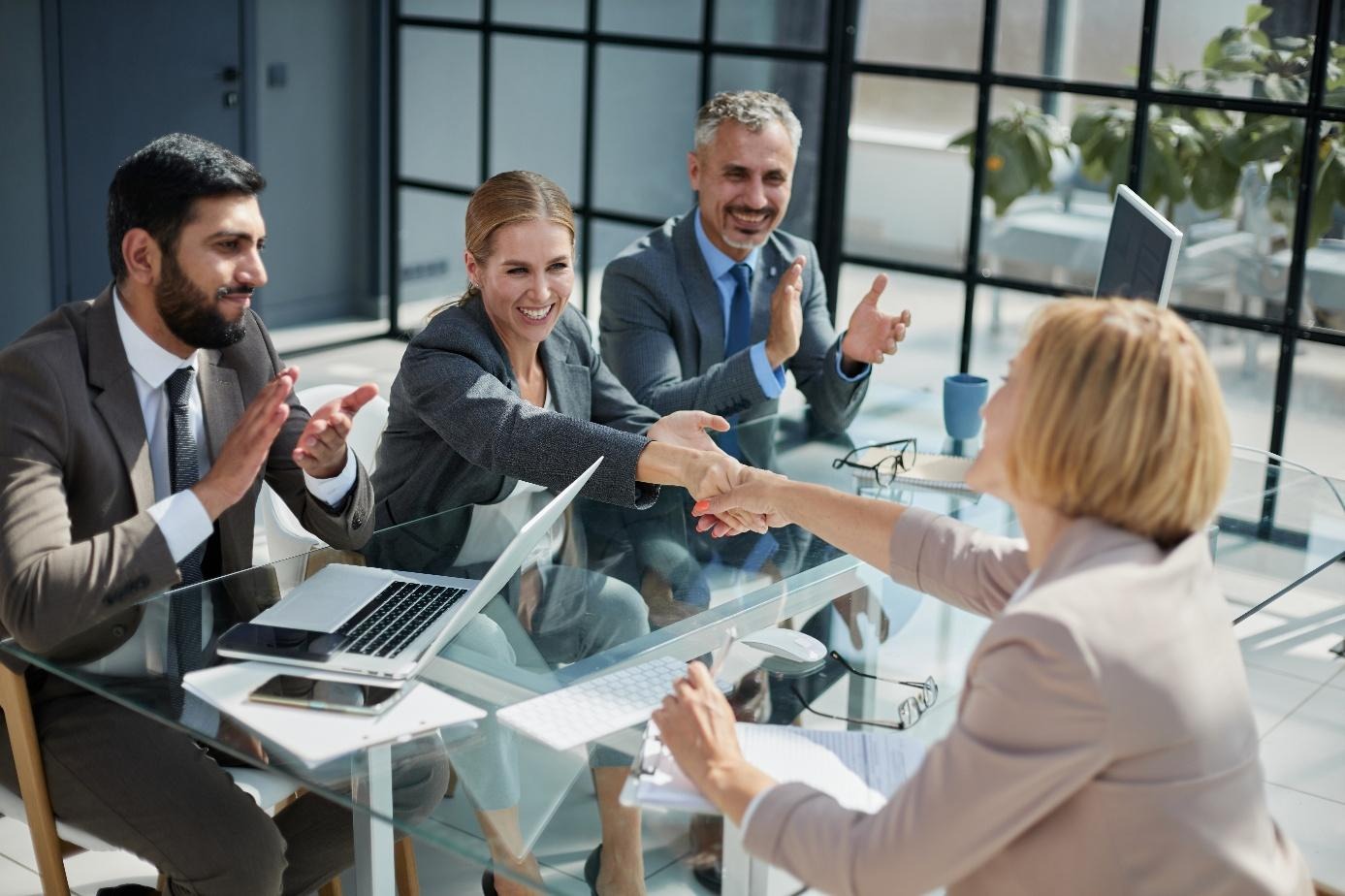 Une image contenant habits, personne, homme, costume
Le contenu généré par l’IA peut être incorrect.