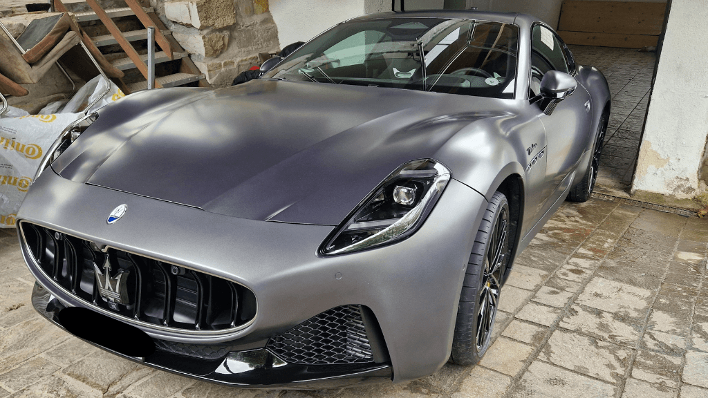 Testimonial portrait 4