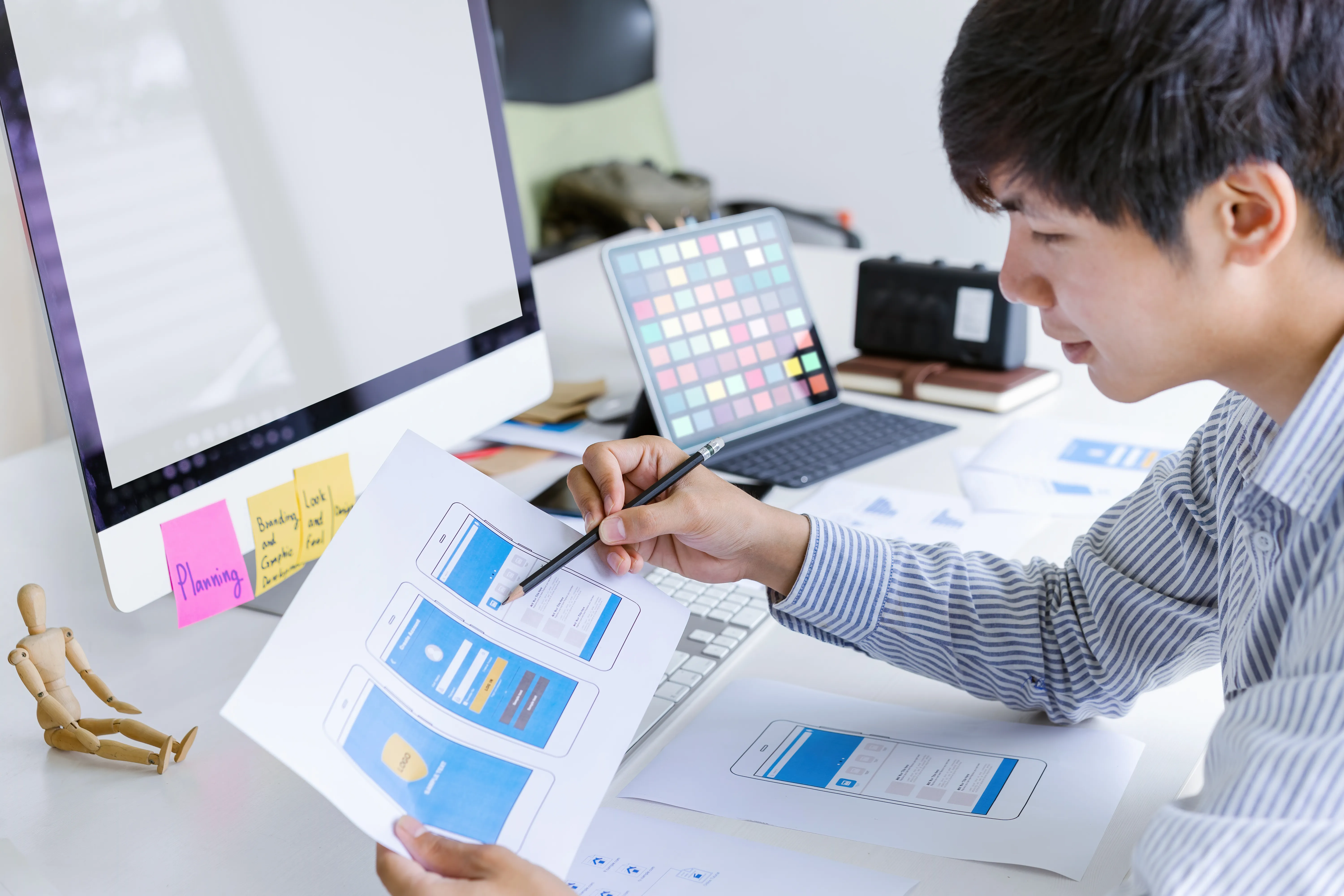 BW Design Centre 是一支擁有16年豐富經驗的專業設計團隊，我們專注於社區設計，致力打造更好社區環境。我們的服務涵蓋多個領域，包括醫療安老、教育空間、NGO非牟利組織、藝術設計、宗教團體、社區美化，以及環保ESG項目。我們透過專業工程和設計方案，從初步概念到完整執行，提供一站式服務，幫助客戶提升品牌形象，實現空間轉型，優化您的社區空間！無論是改善社區設施或推動可持續發展，我們都以創新和實用為本，確保每個項目都帶來實質價值。