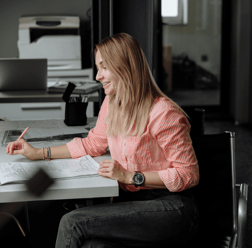 Projektledare arbetar med finansiering