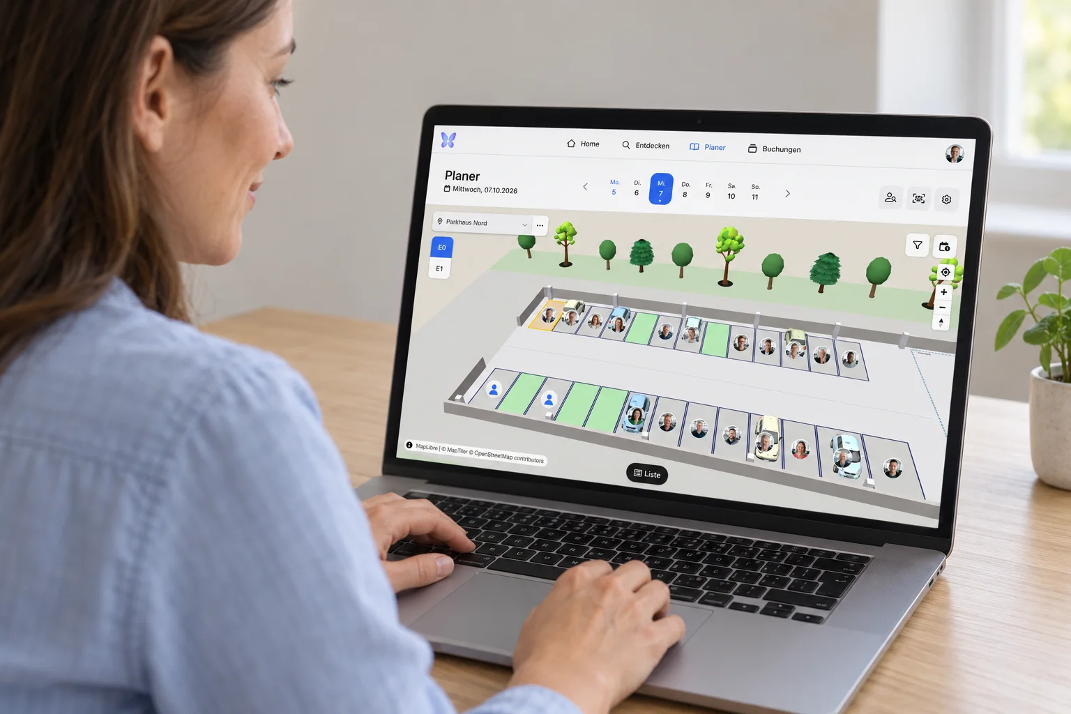 Employee selecting a parking space on the 3D map on a laptop