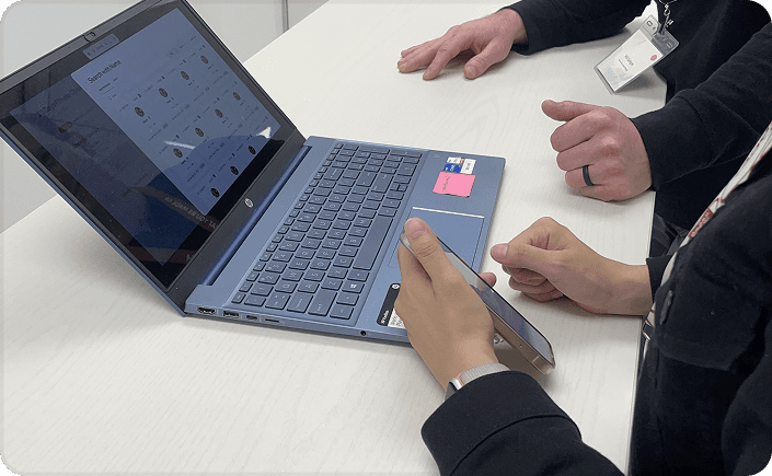 a black cellphone with a white letter on it