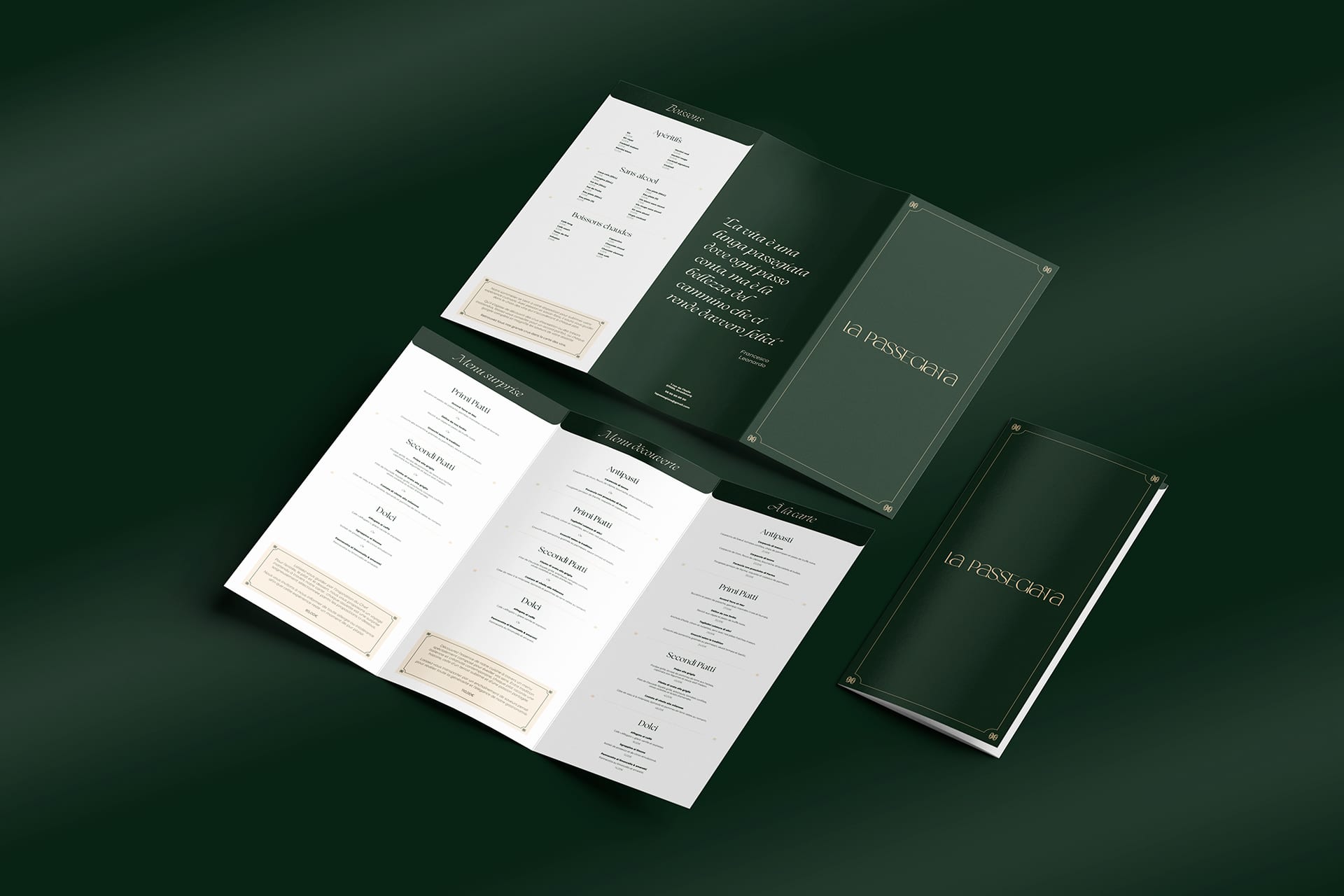 Charte graphique de La Passegiata, coloris vert profond, beige et ocre. Détails raffinés, typographie luxueuse.