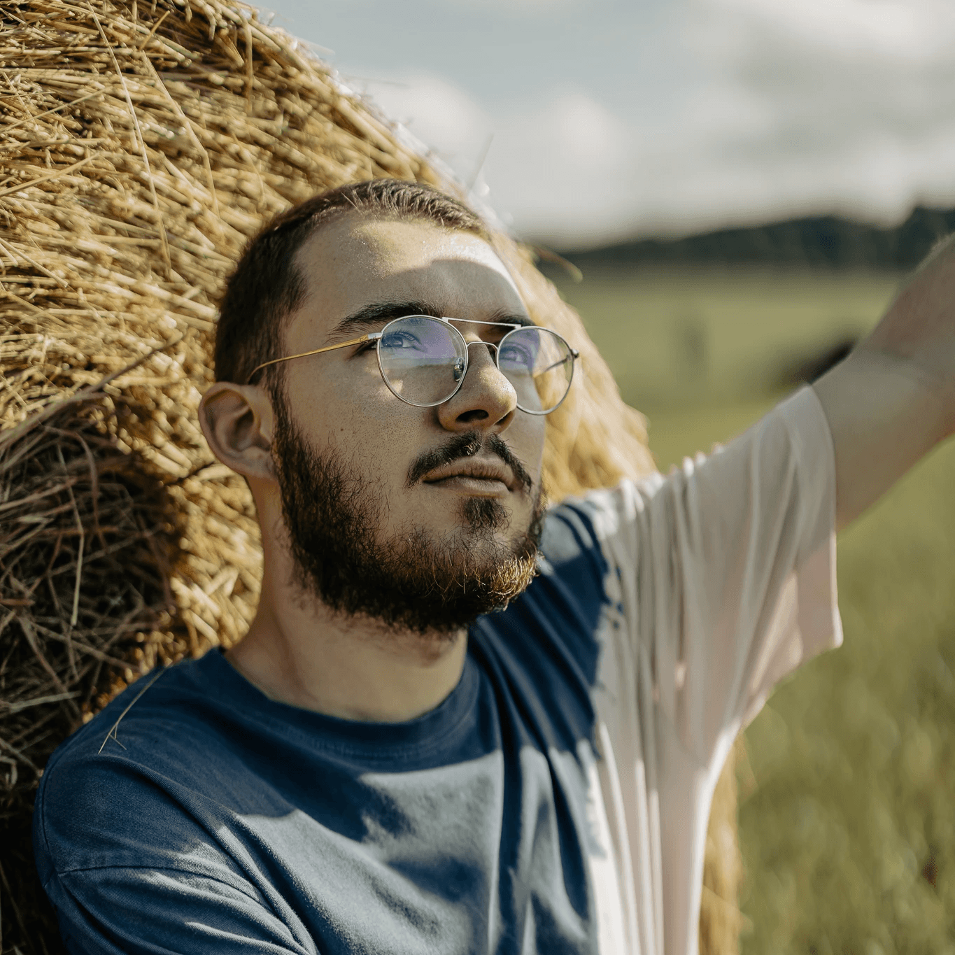 Portréfotós Budapest - elégedett ügyfél természetes fényben