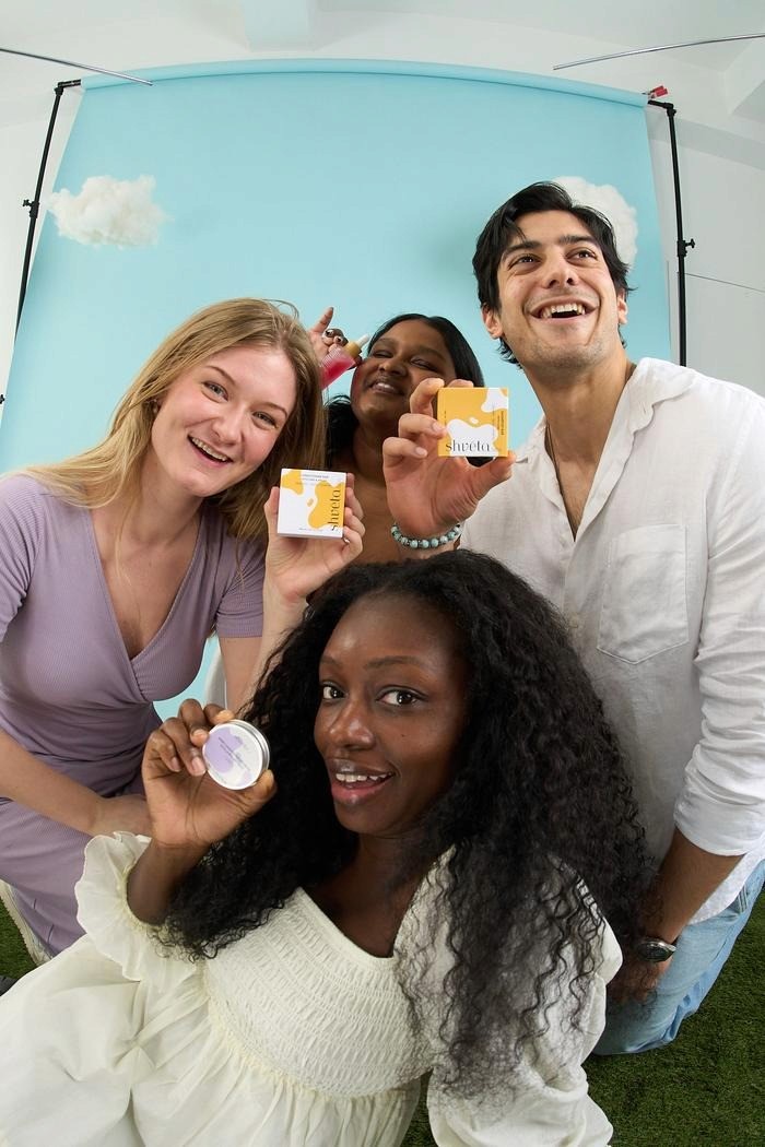 models holding up products