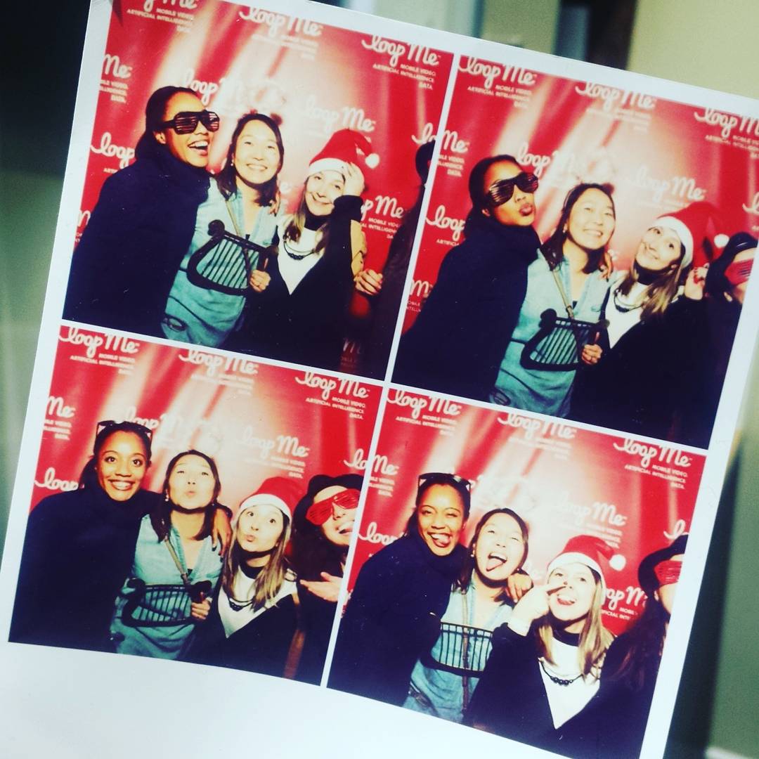 photobooth group photo