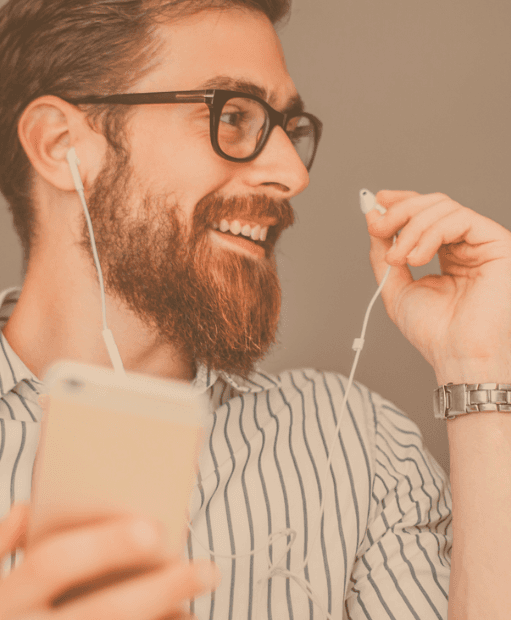 Learner enjoying elearning by Cinch