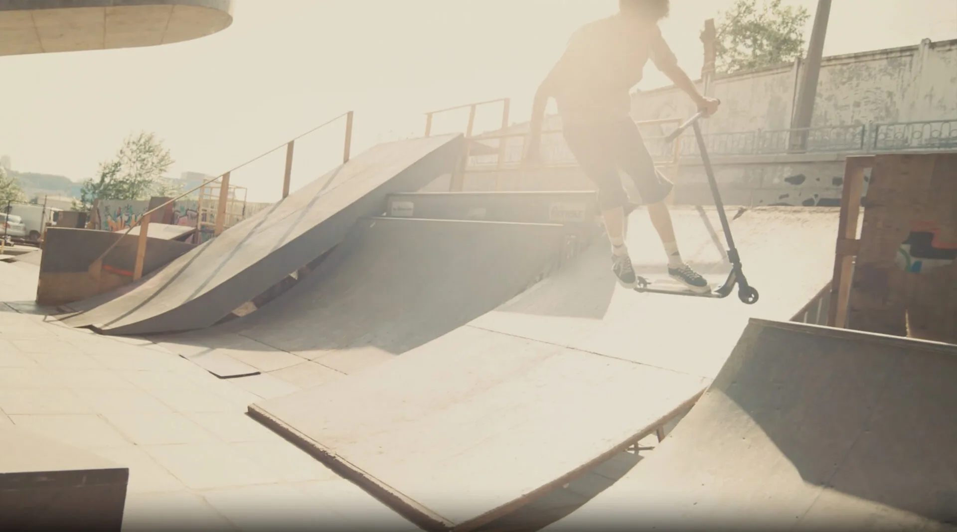 Skate park très éclairé