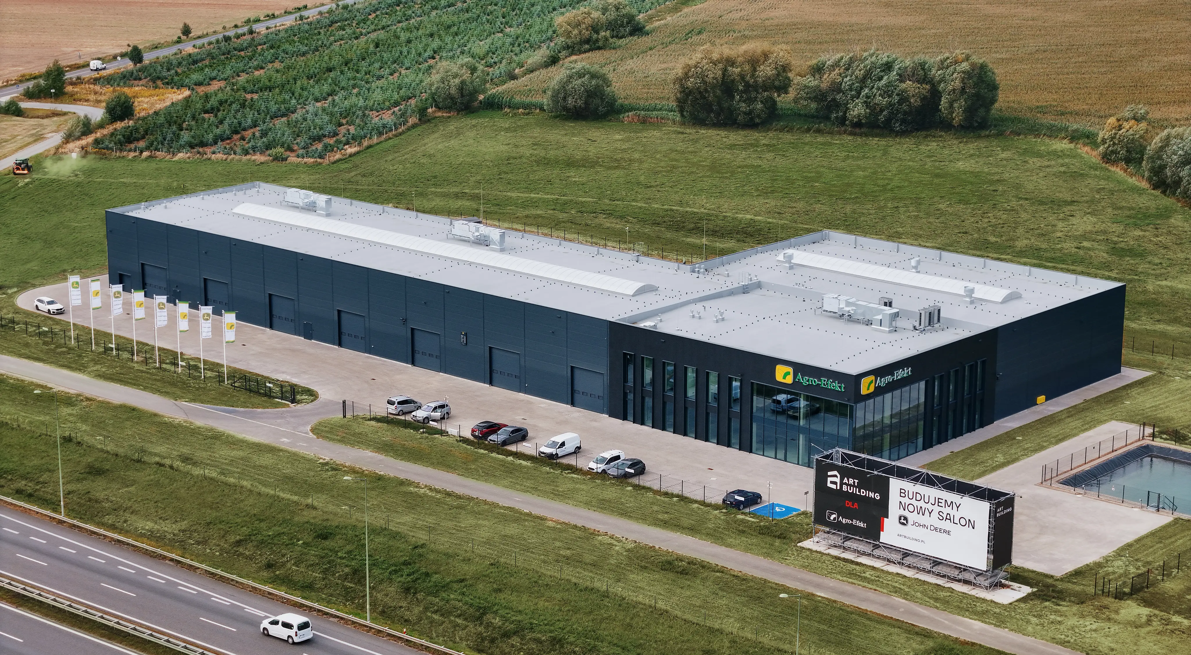 SALON JOHN DEERE w Syców - widok obiektu