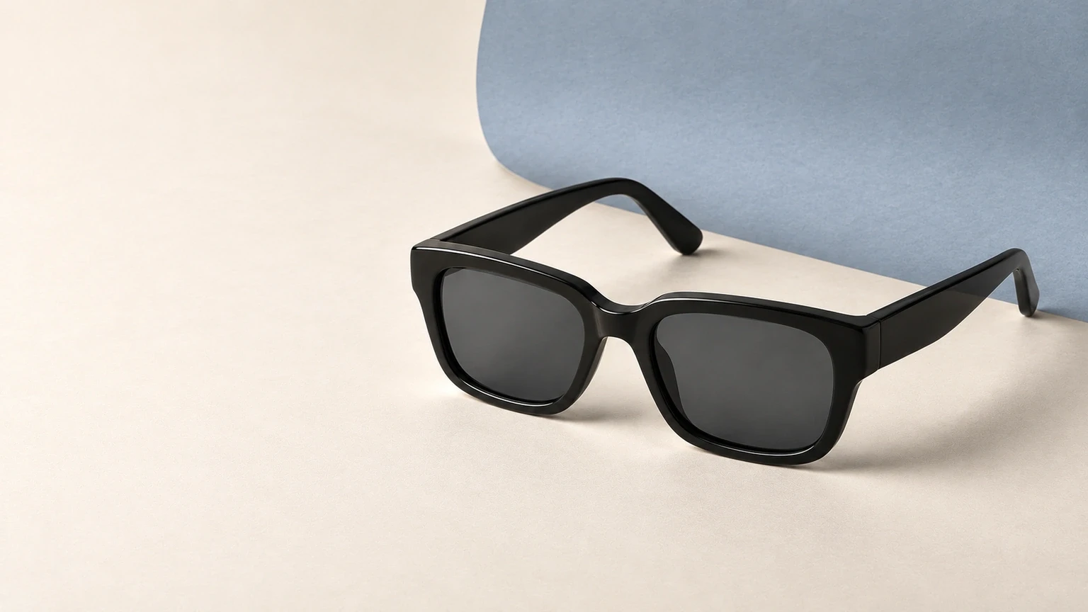 Glamoor eyewear campaign photo