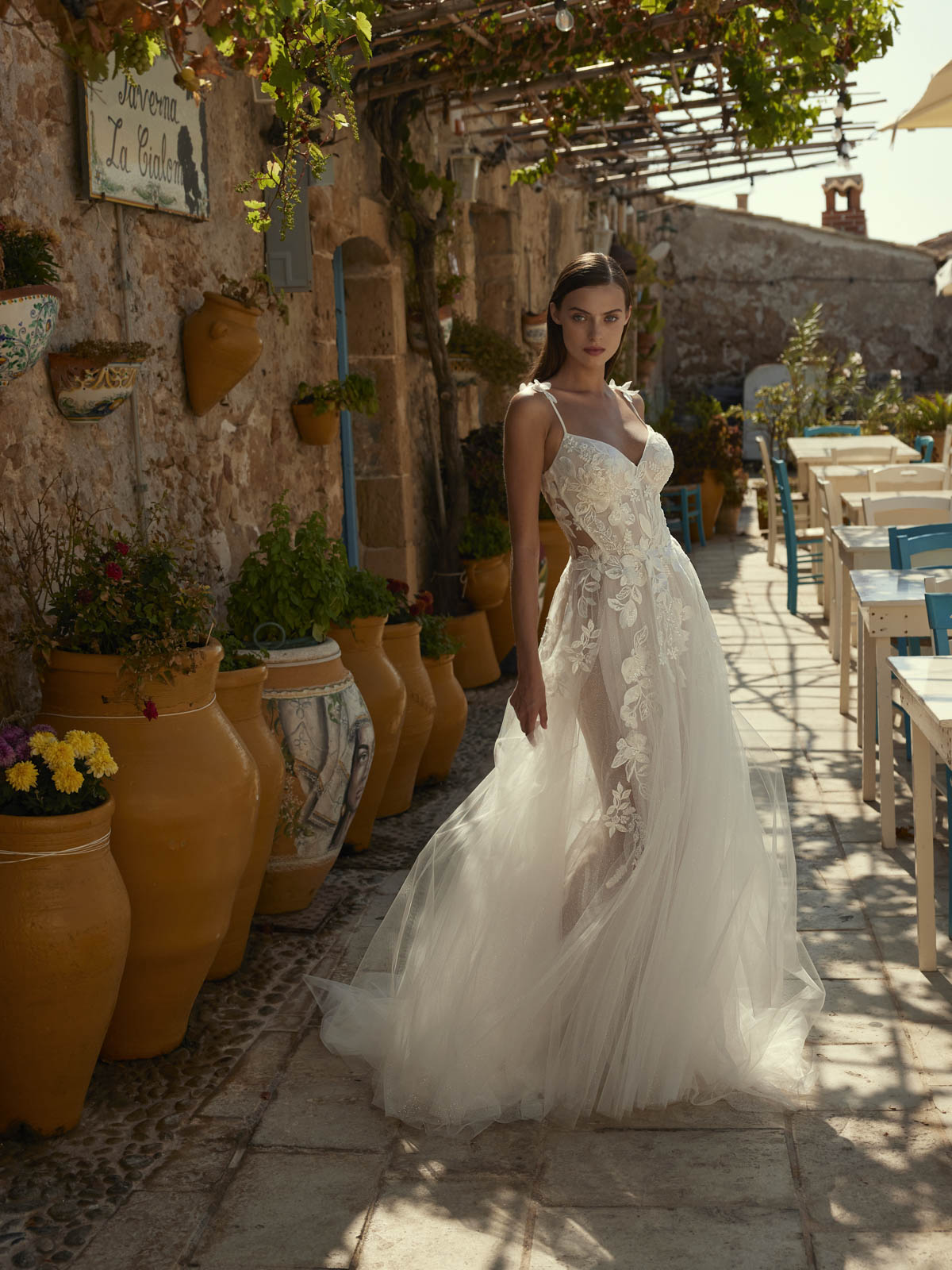 Brautkleid mit raffinierter Transparenz