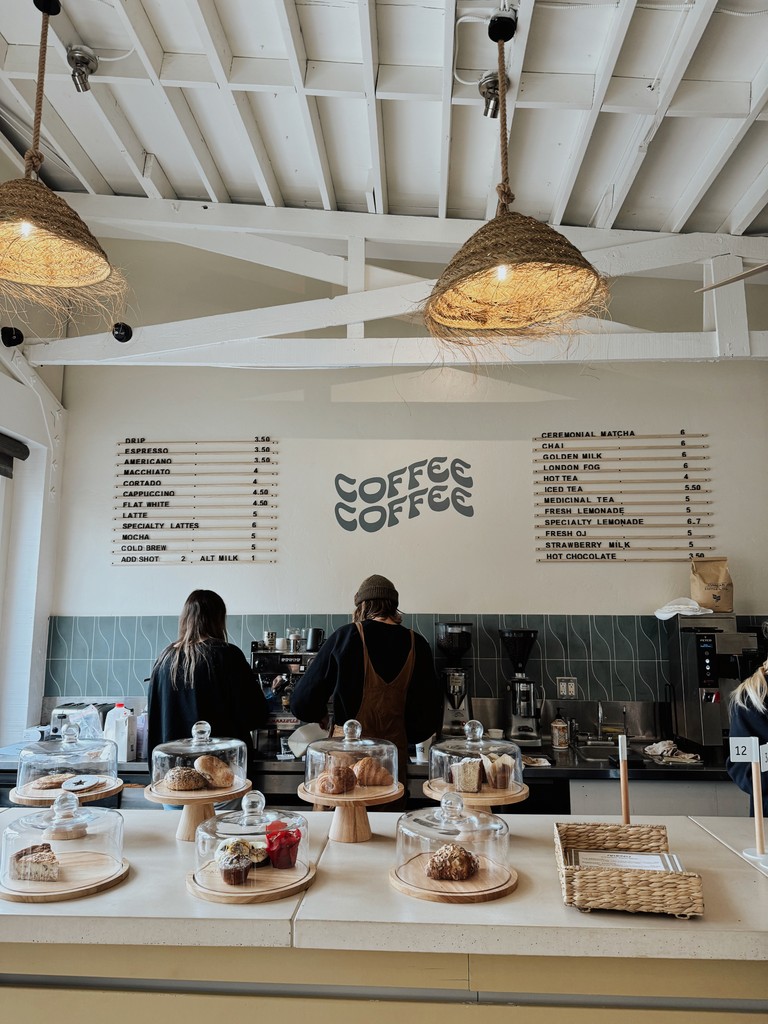 Independent coffee shop benefiting from scalable hospitality technology solutions