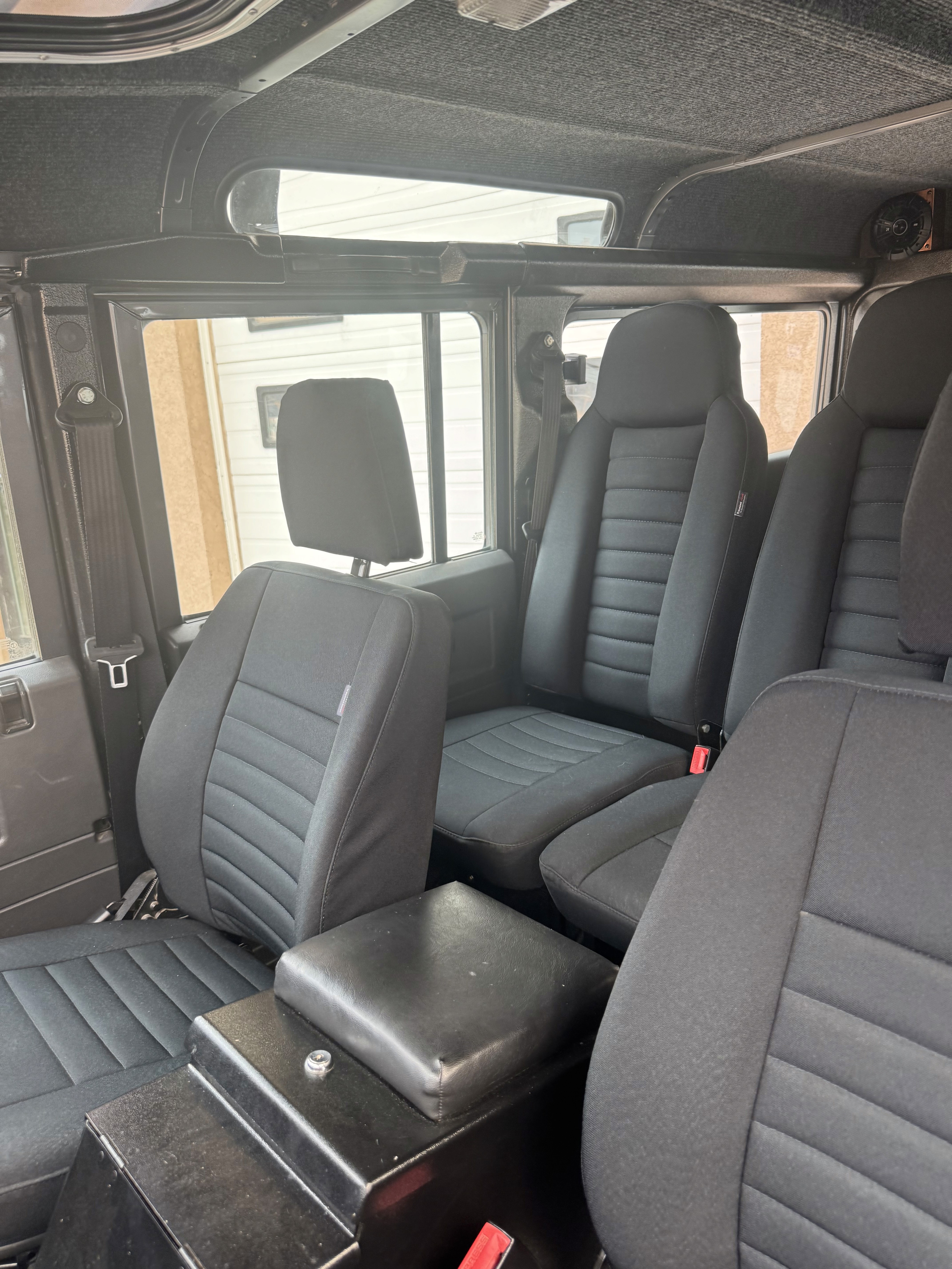 Land Rover Defender 110 photo 13
