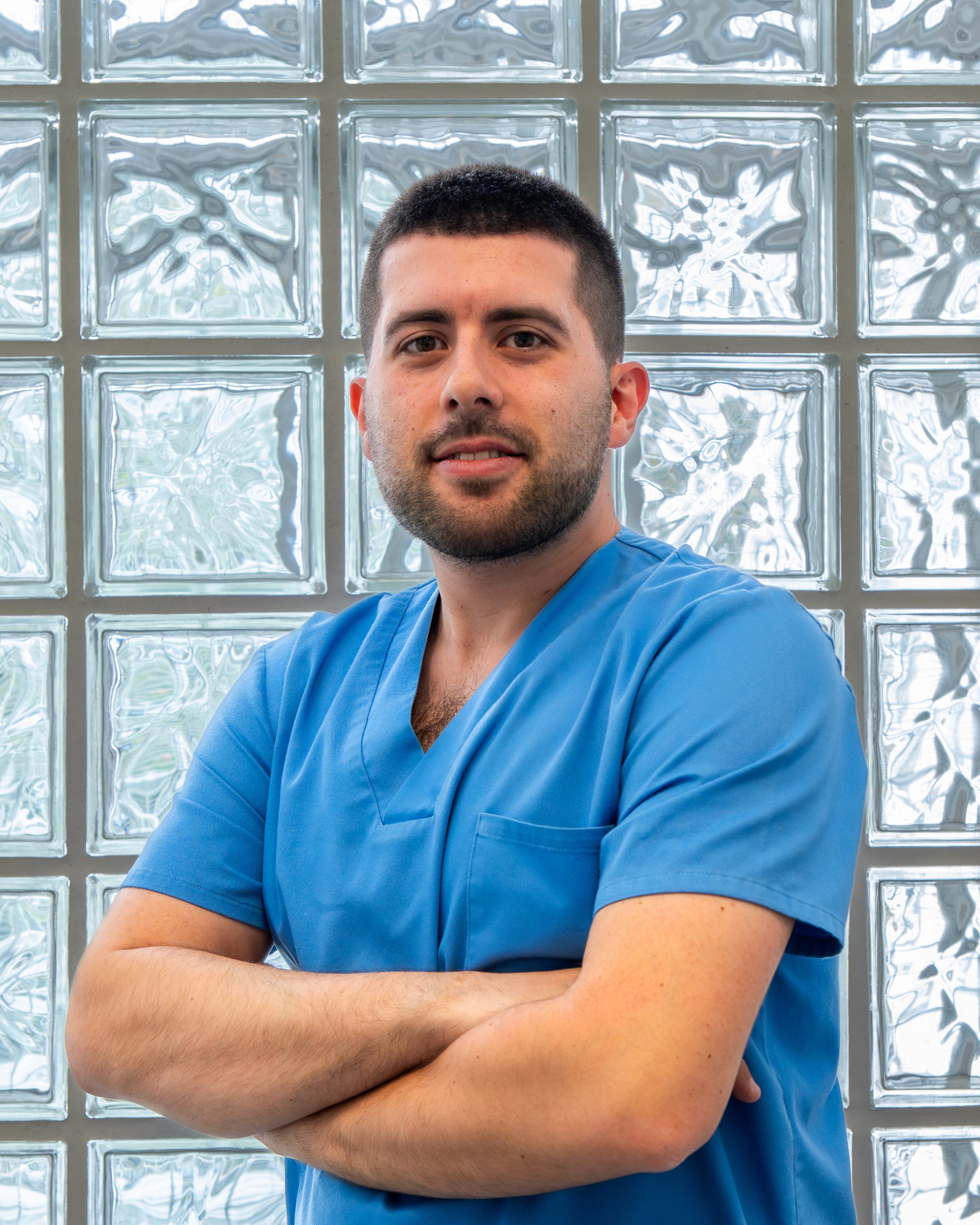 Dr. João Gomes, médico dentista generalista na Clínica Helena Arruda
