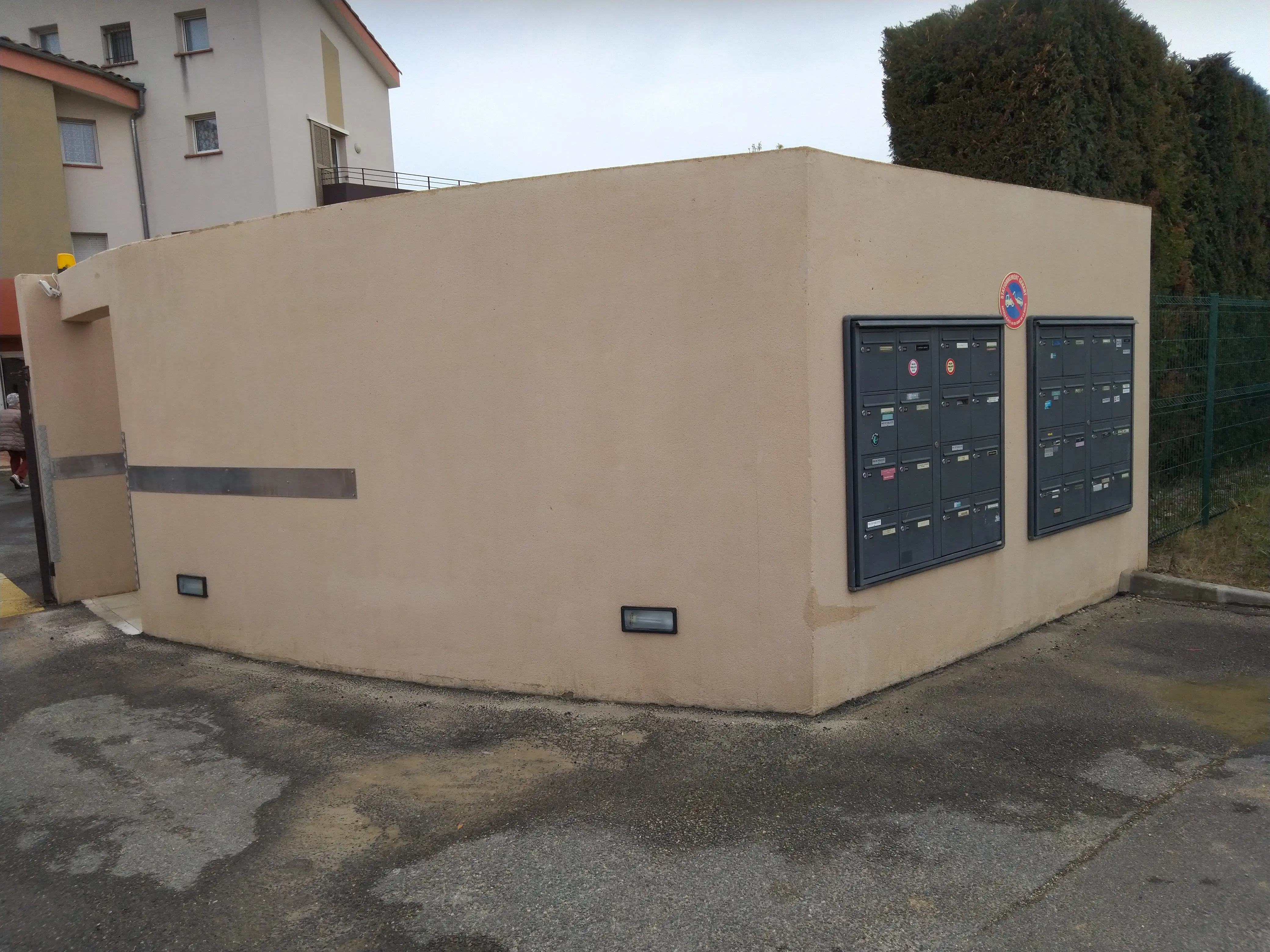 Façade après nettoyage – crépi propre et éclatant, L'Isle-sur-la-Sorgue