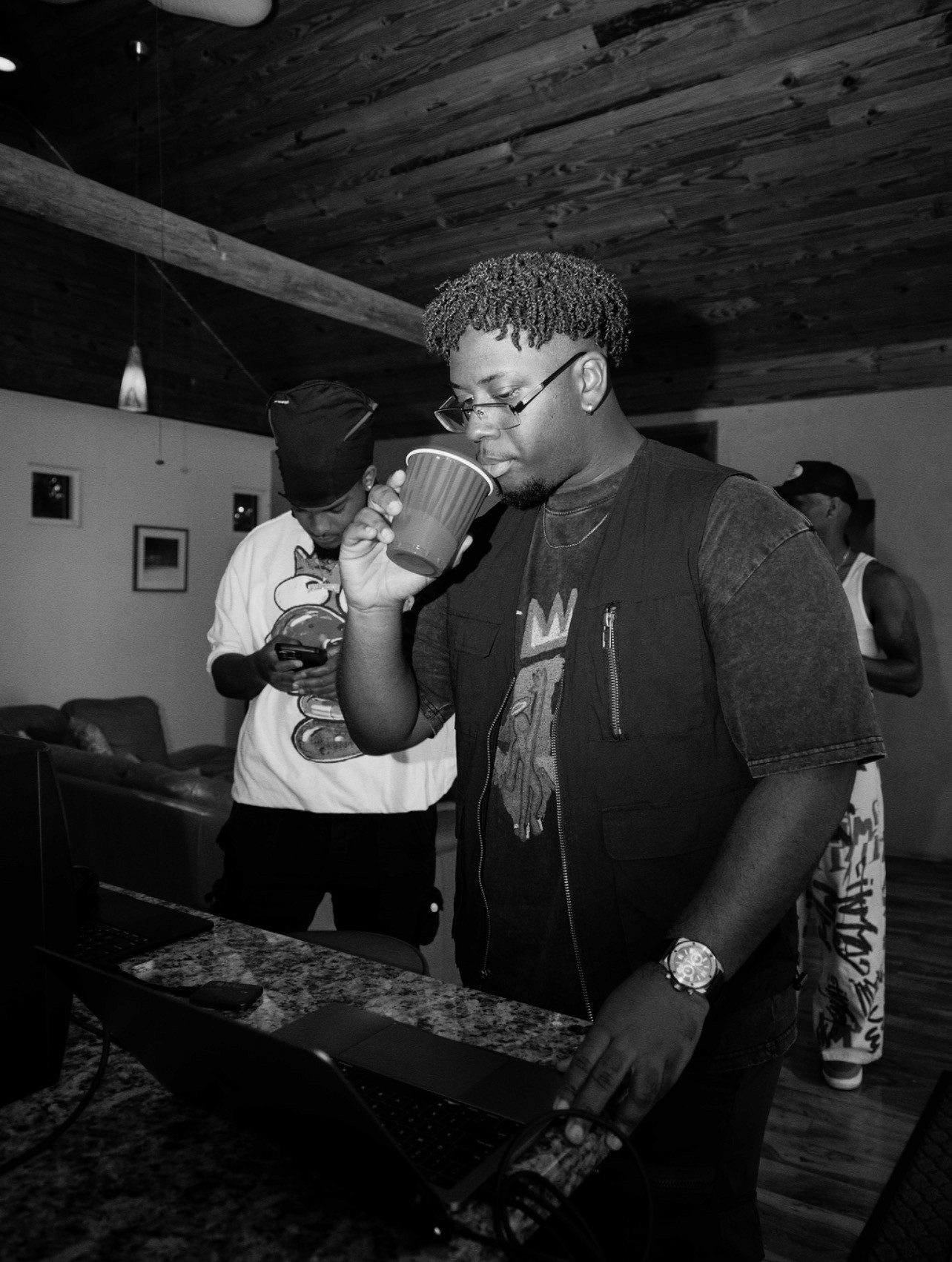 Miami producer AVB is an emerging force in R&B and hip hop. Working closely with Hitmaka and his team, he’s contributed to records for Queen Naija, Fabolous, Bryson Tiller, and Tink. In this interview, AVB breaks down his creative process, key breakthrough moments, and how AI and building with rising talent shape his approach today.