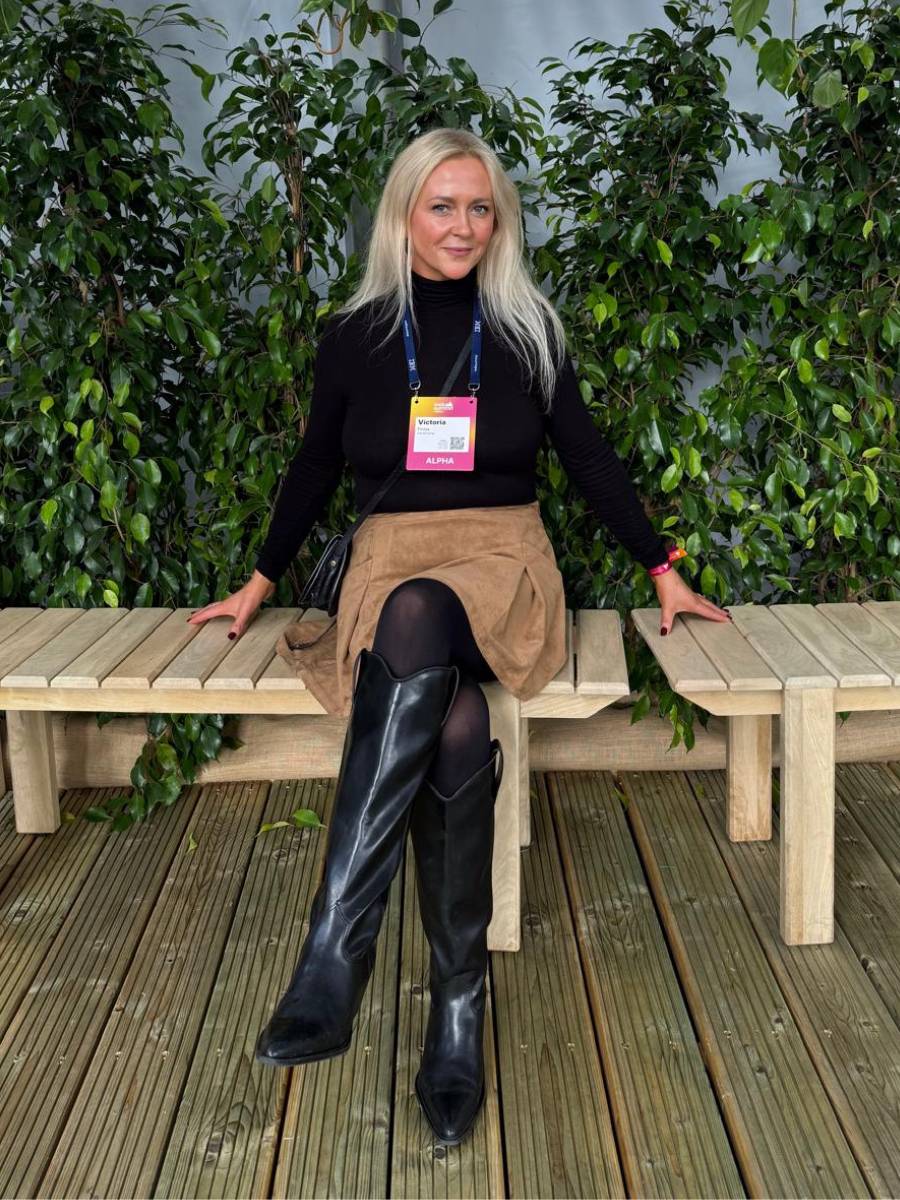 Team member presenting in front of task board, representing collaborative planning.