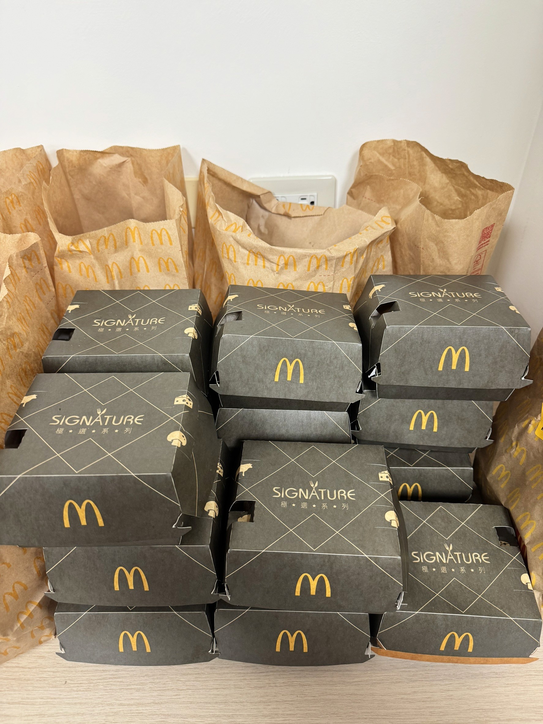 macdonald burgers photo