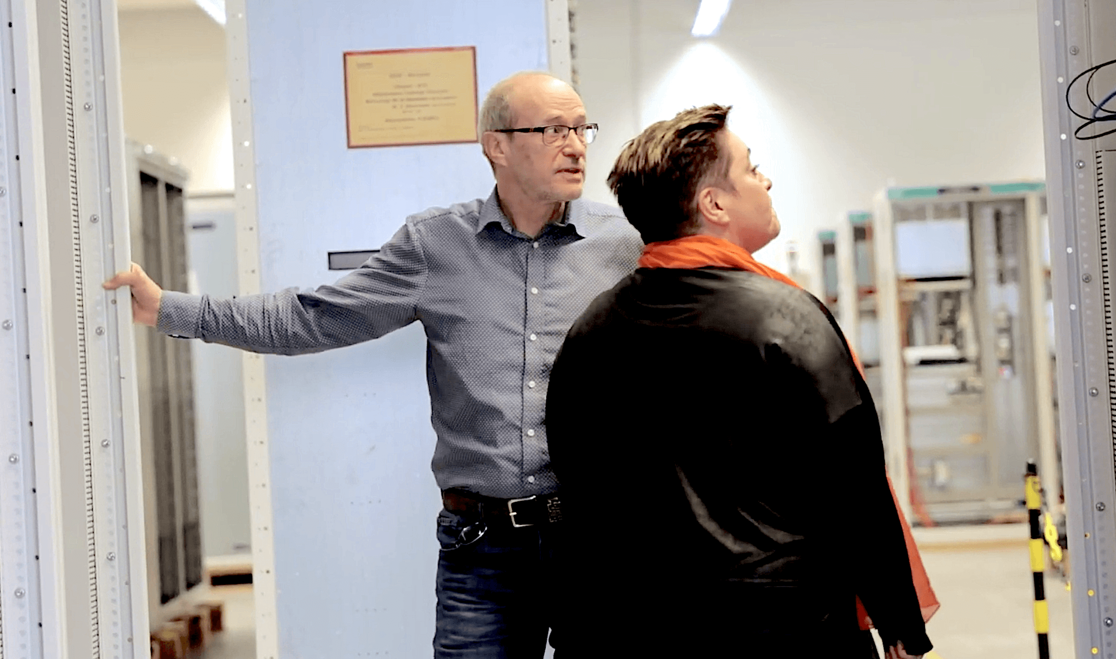 Martin Haushofer erklärt den Einsatz des iba-Systems im Werk von Siemens Energy.