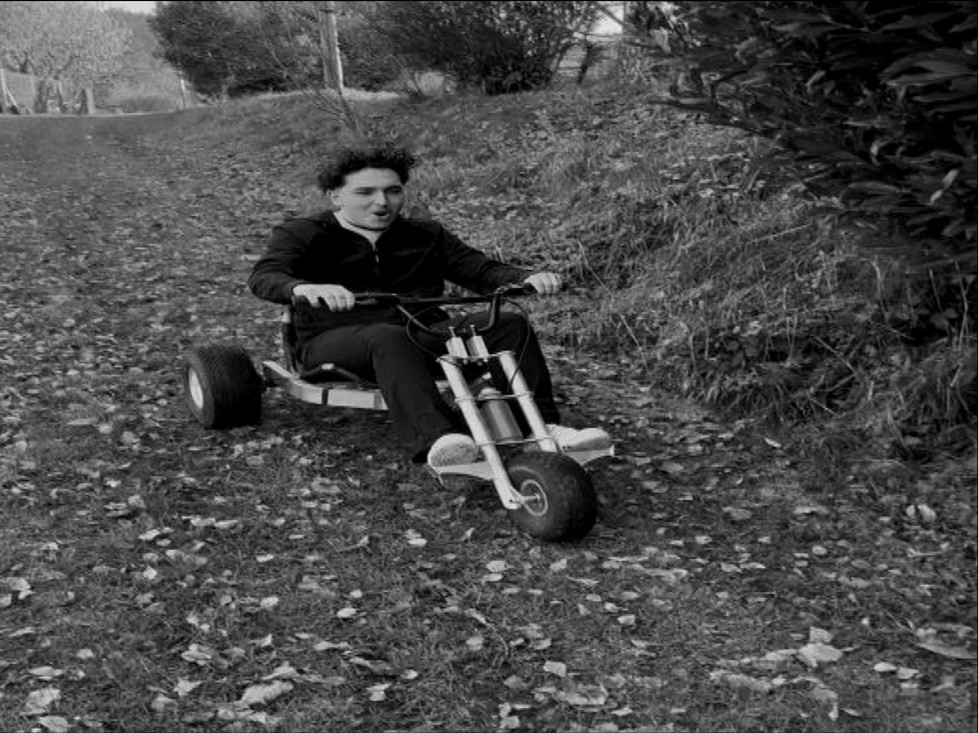 Hugo, 1,75 m, sur un Alpikart