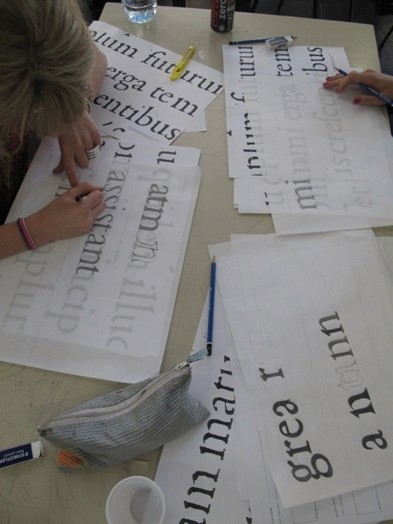 draqing letters on table