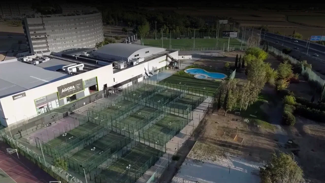 exteriores del centro deportivo ágora we granada