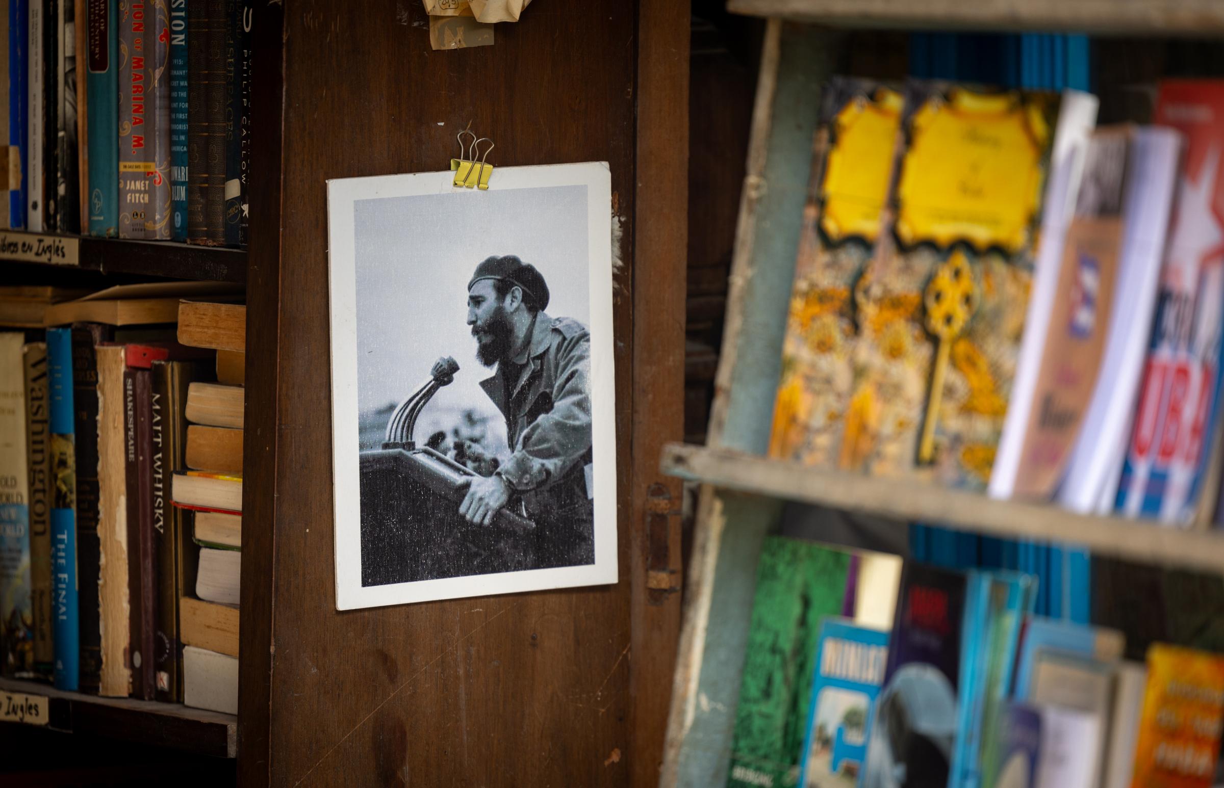 Photo of Fidel in a Bookstore