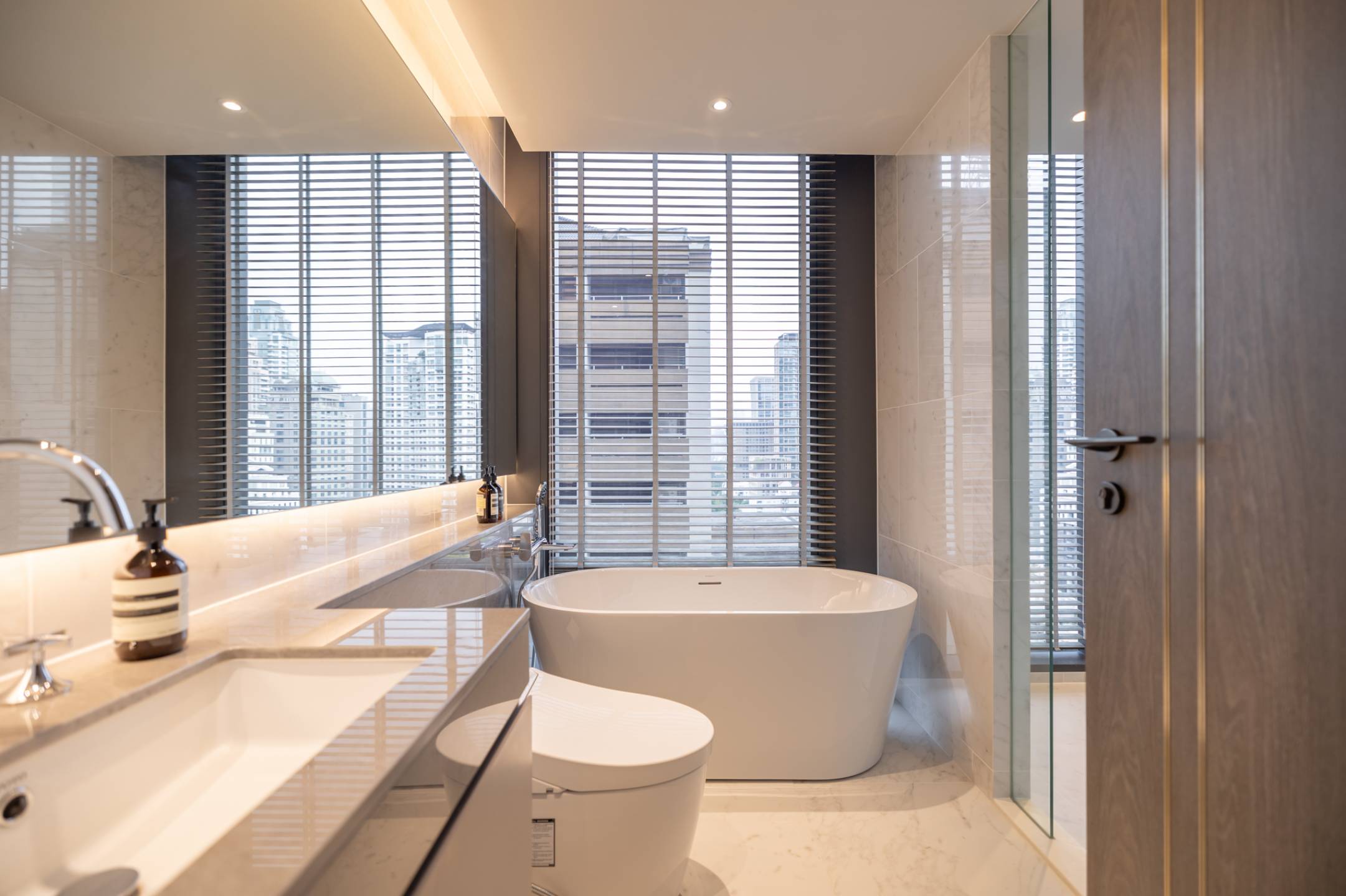 Tonson One Luxury 1 Bedroom Pet-Friendly Condo 5