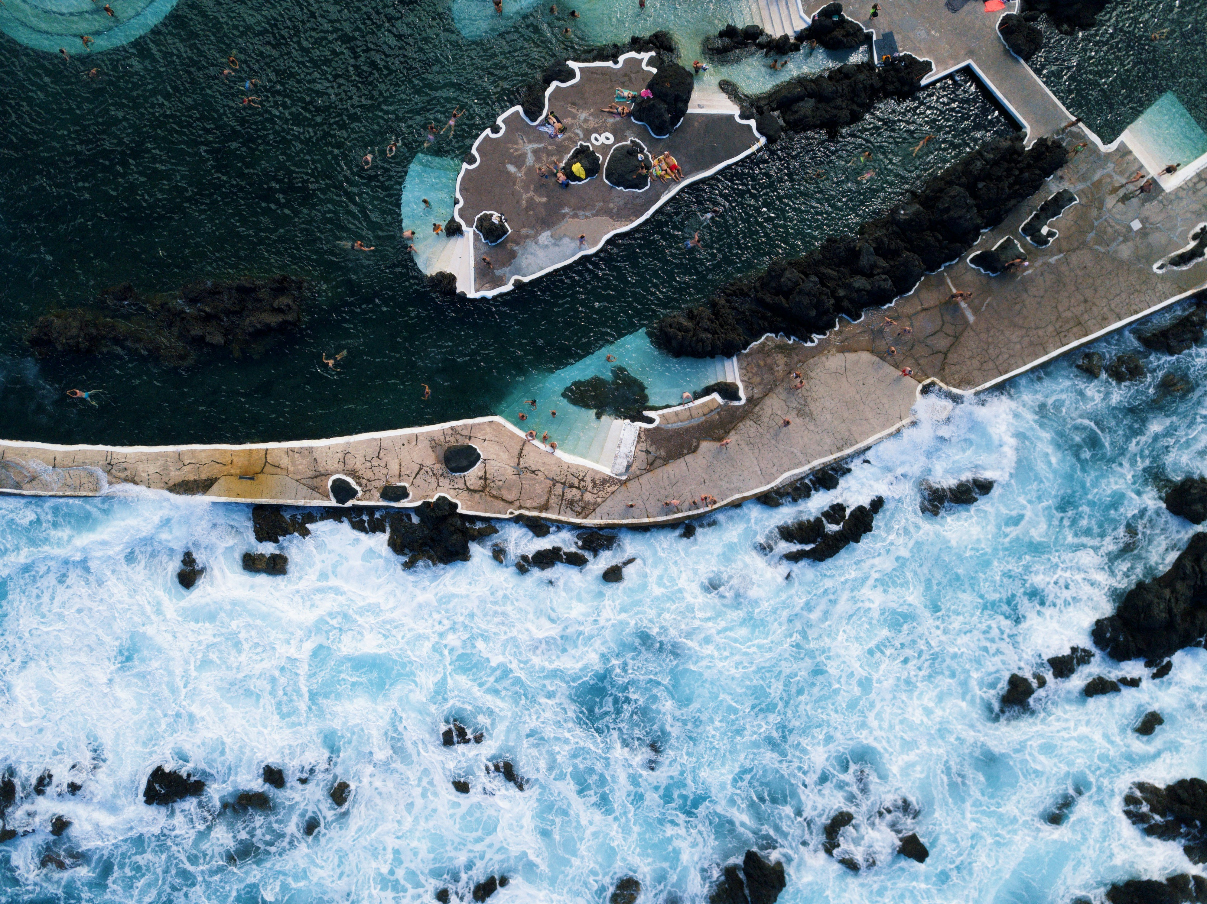 Diving in the waters of Porto Moniz