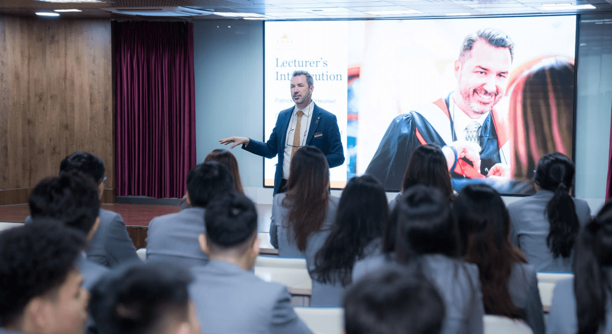 Xét tuyển thẳng vào Đại học Hoa Sen với IELTS giúp bạn “về đích sớm”