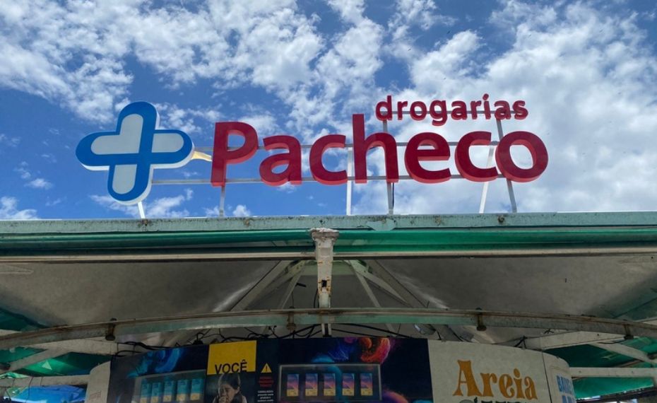 Drogarias Pacheco oferece serviços de saúde gratuitos em quiosque em Copacabana