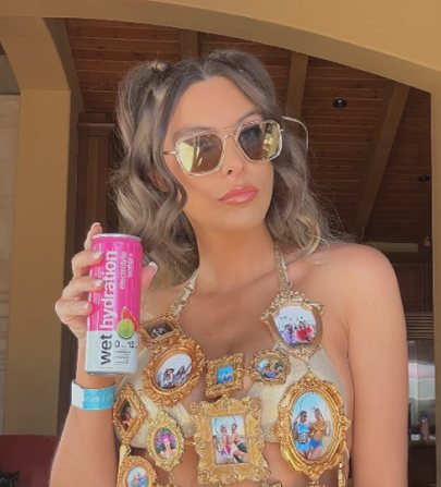 Lele Pons with wet hydration