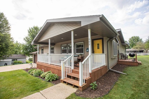 Photo 3 of 609 W Walnut Street, Dodgeville
