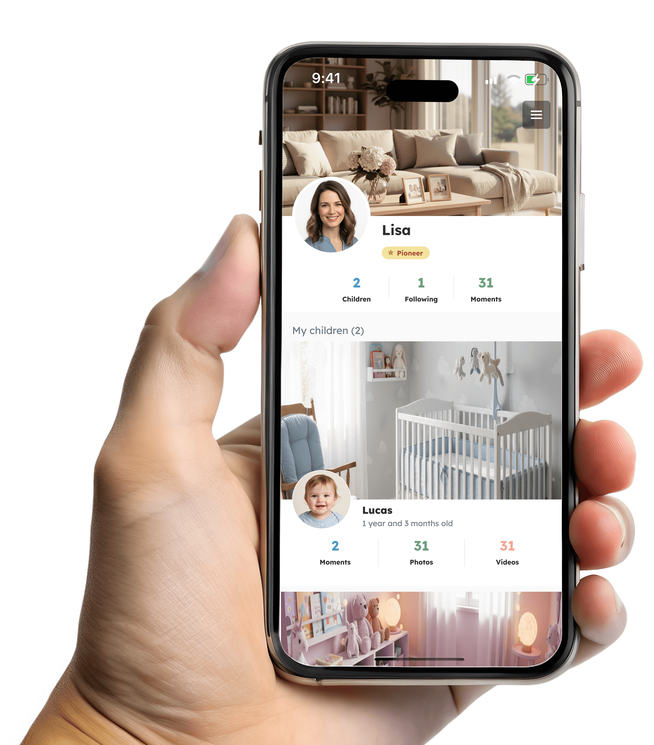 Hand met mobiele telefoon en screenshot van de 'Ik'-sectie in Babysteps