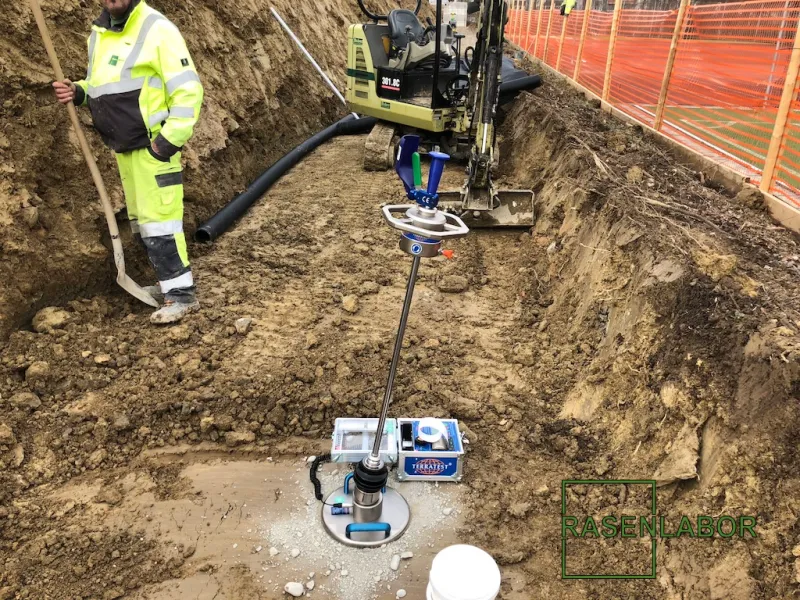 Baubegleitung Kunstrasen Einbau Qualitätskontrolle